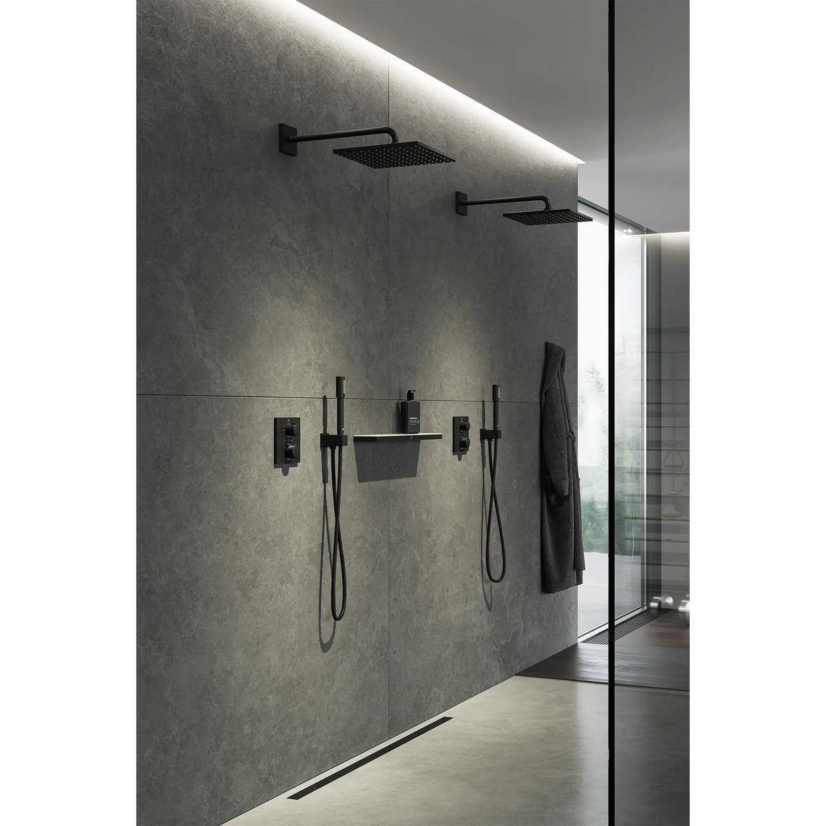 Pomme de douche 310 Mono, 12 po - 1 jet, 6,6 L/min (1,75 gpm) // NOIR MAT // 186606_Allure_EnvironmentCloseUp_265702430_291782431_0001_Oct2023_0_CDNwebp_a578a04f-edb1-4d8b-b6a5-263914179f11.webp
