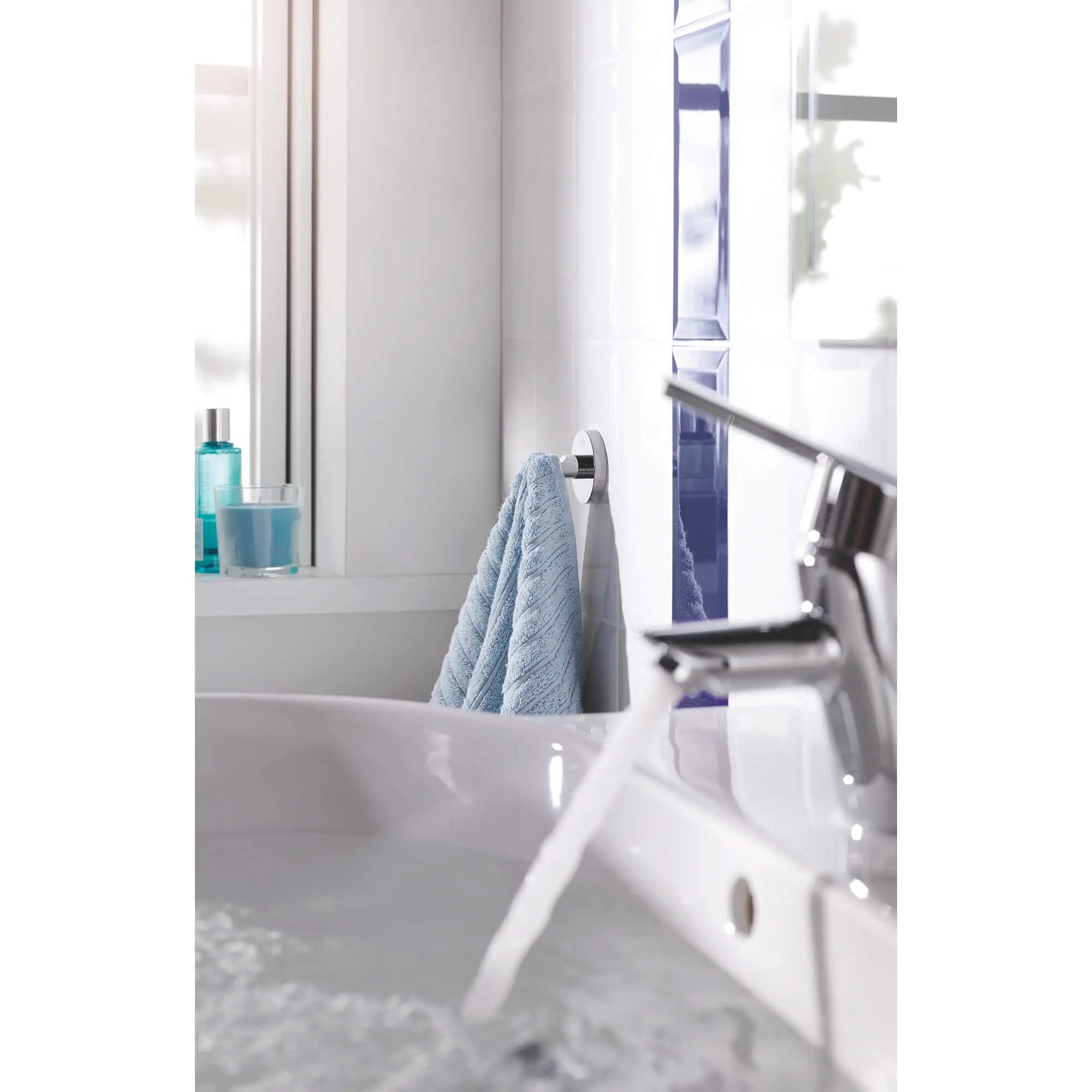 Essentials Crochet // CHROME STARLIGHT GROHE // 1977_40364001-robe-hook-enviro-1_0_CDNwebp.webp