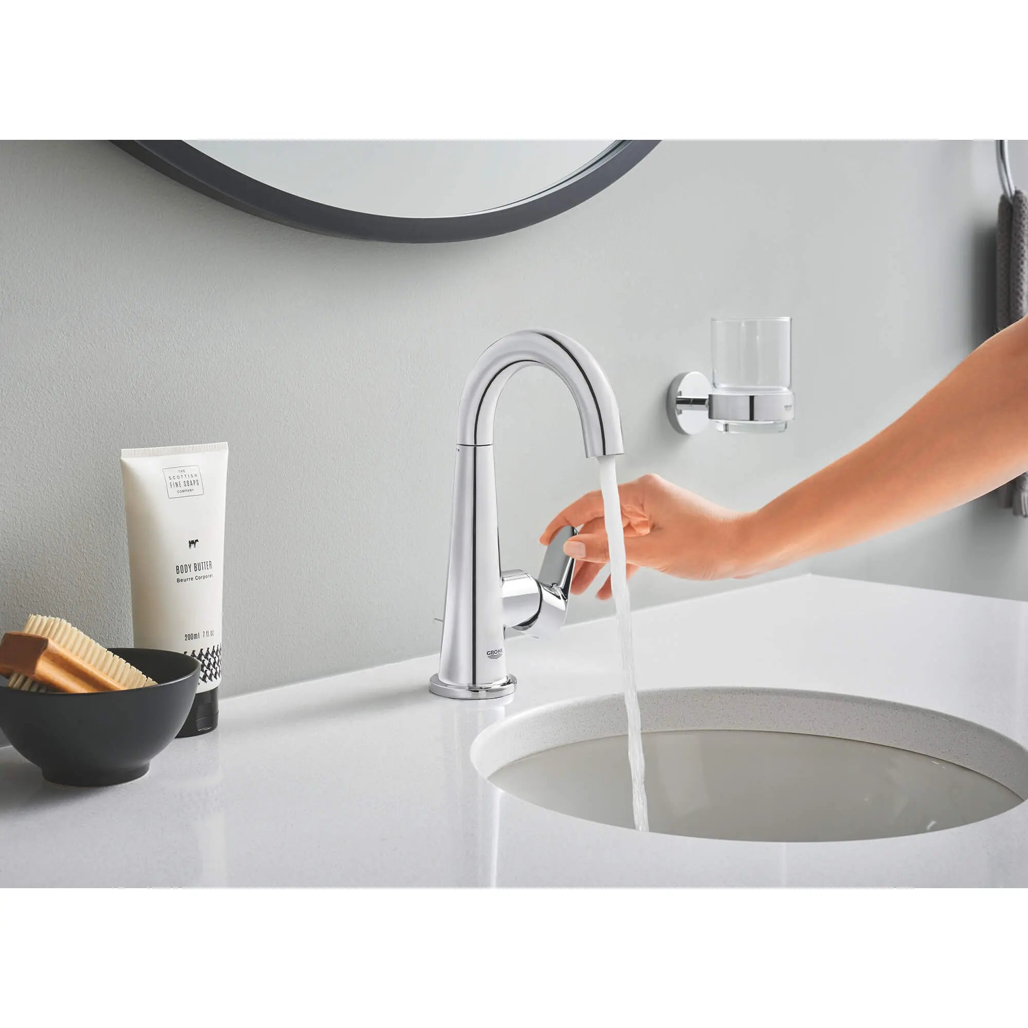 Essentials Anneau porte-serviette // CHROME STARLIGHT GROHE // 1988_40365001-towel-ring-enviro-17_0_CDNwebp.webp