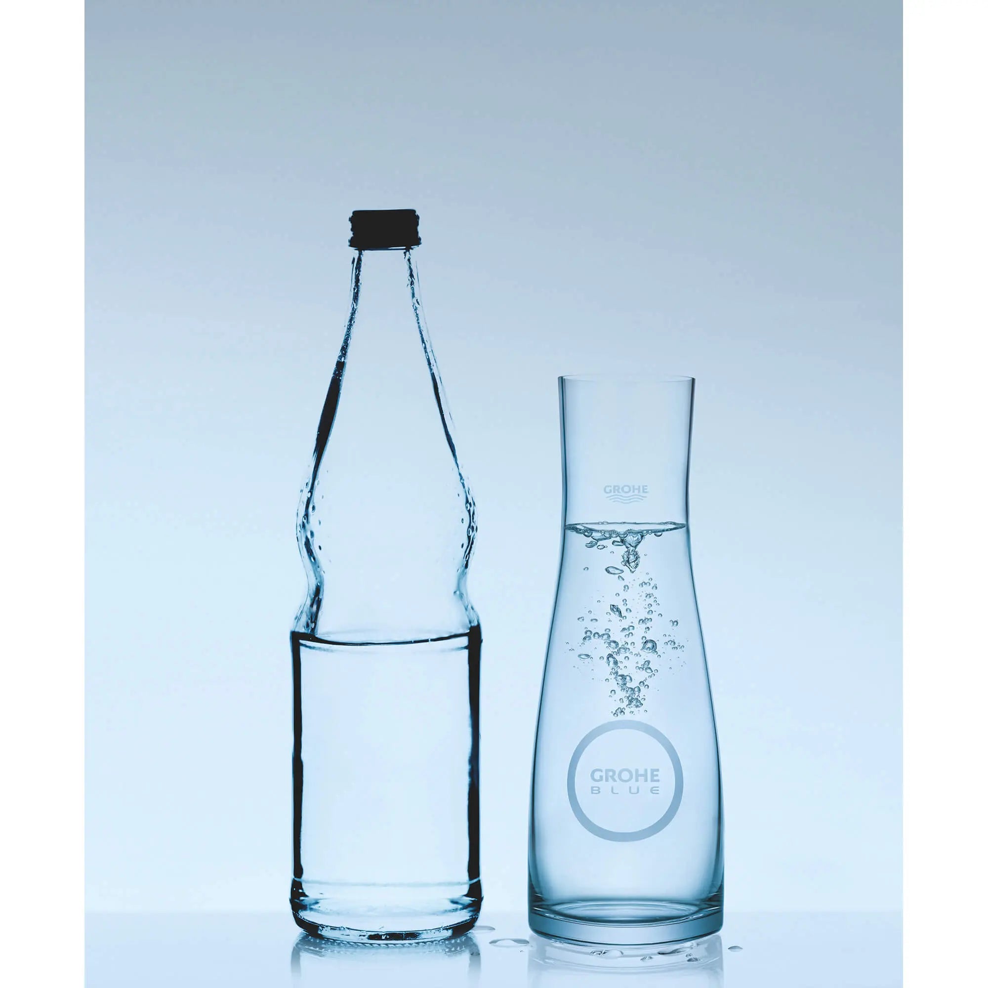 Carafe GROHE Blue // SANS FINI // 2139_40405000-glass-carafe-enviro-41_0_CDNwebp.webp