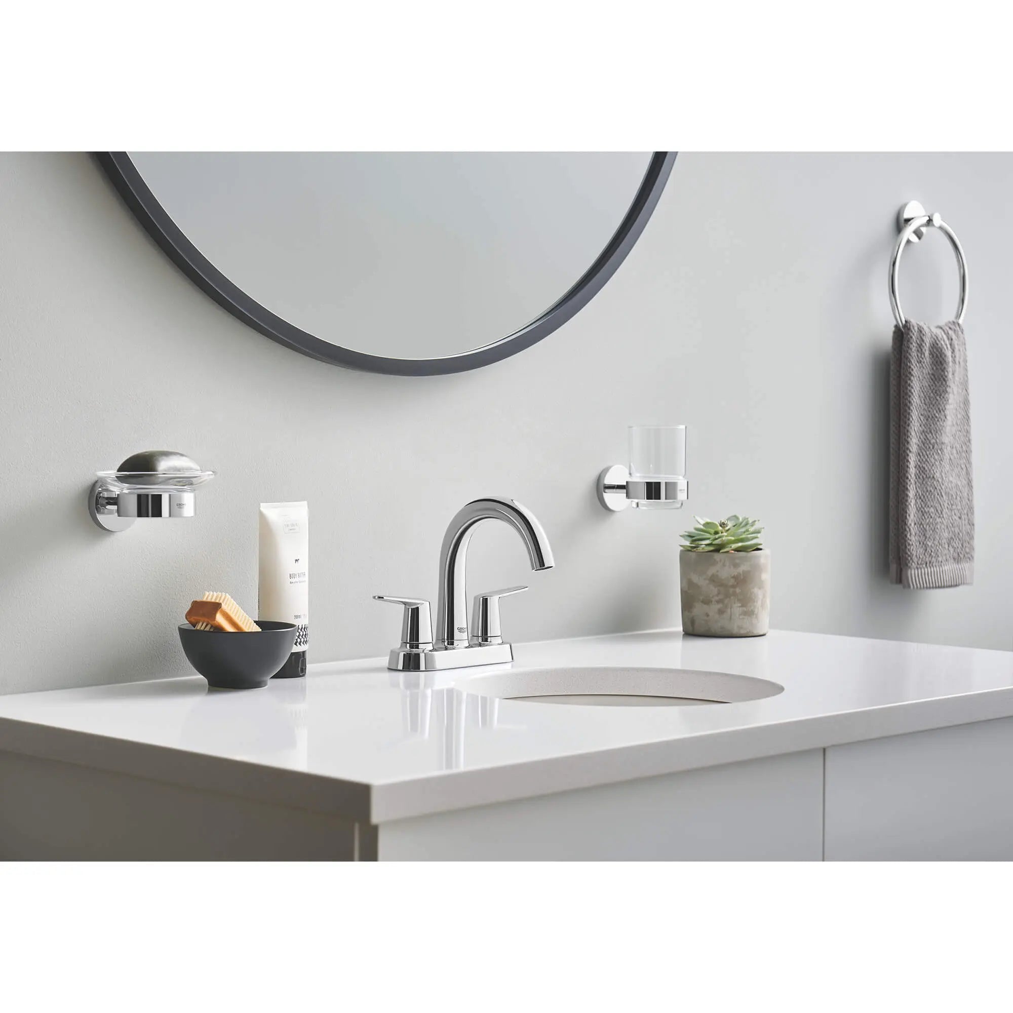Essentials Porte-savon avec support // CHROME STARLIGHT GROHE // 2261_40444001-soap-dish-with-holder-enviro-10_0_CDNwebp.webp