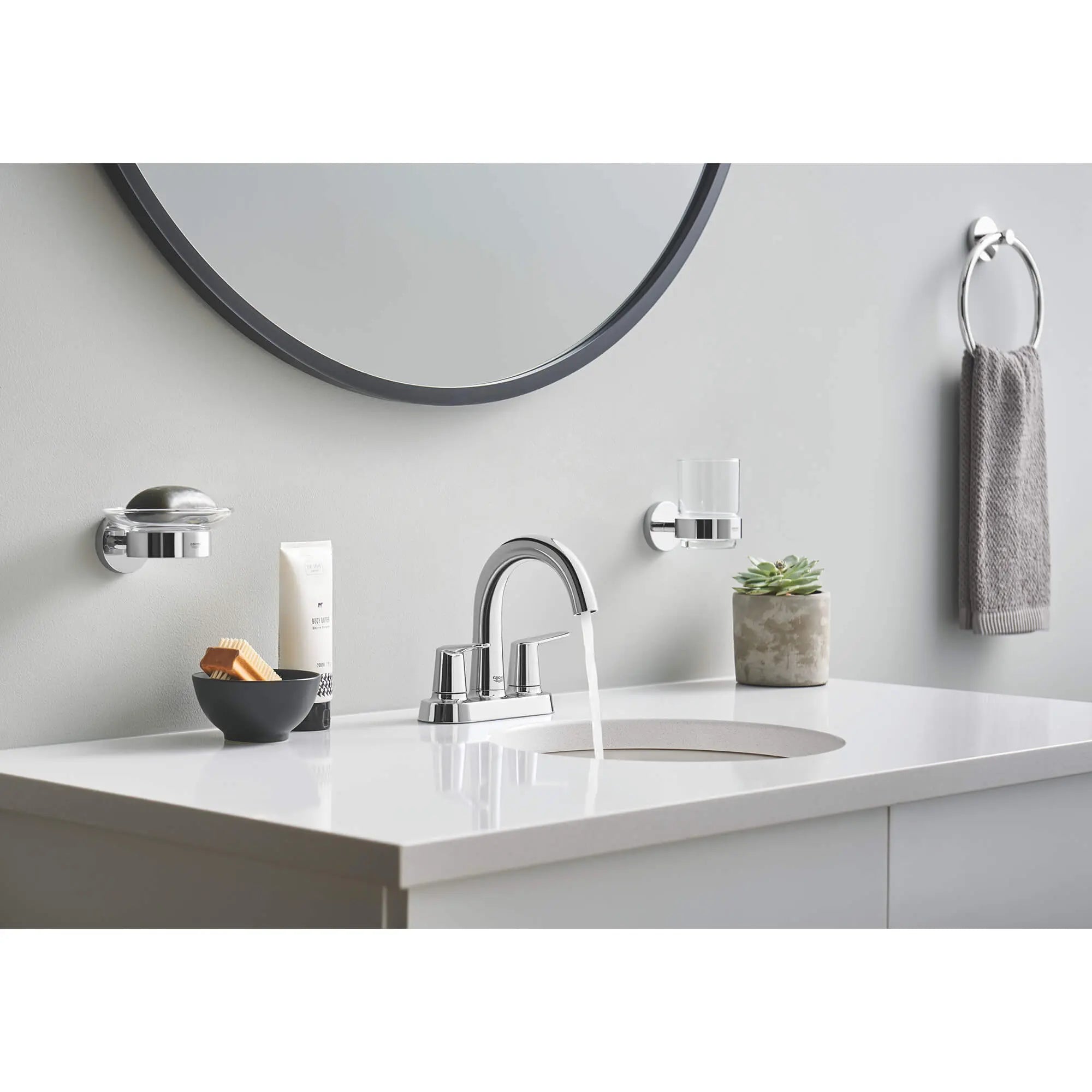 Essentials Porte-savon avec support // CHROME STARLIGHT GROHE // 2270_40444001-soap-dish-with-holder-enviro-5_0_CDNwebp.webp