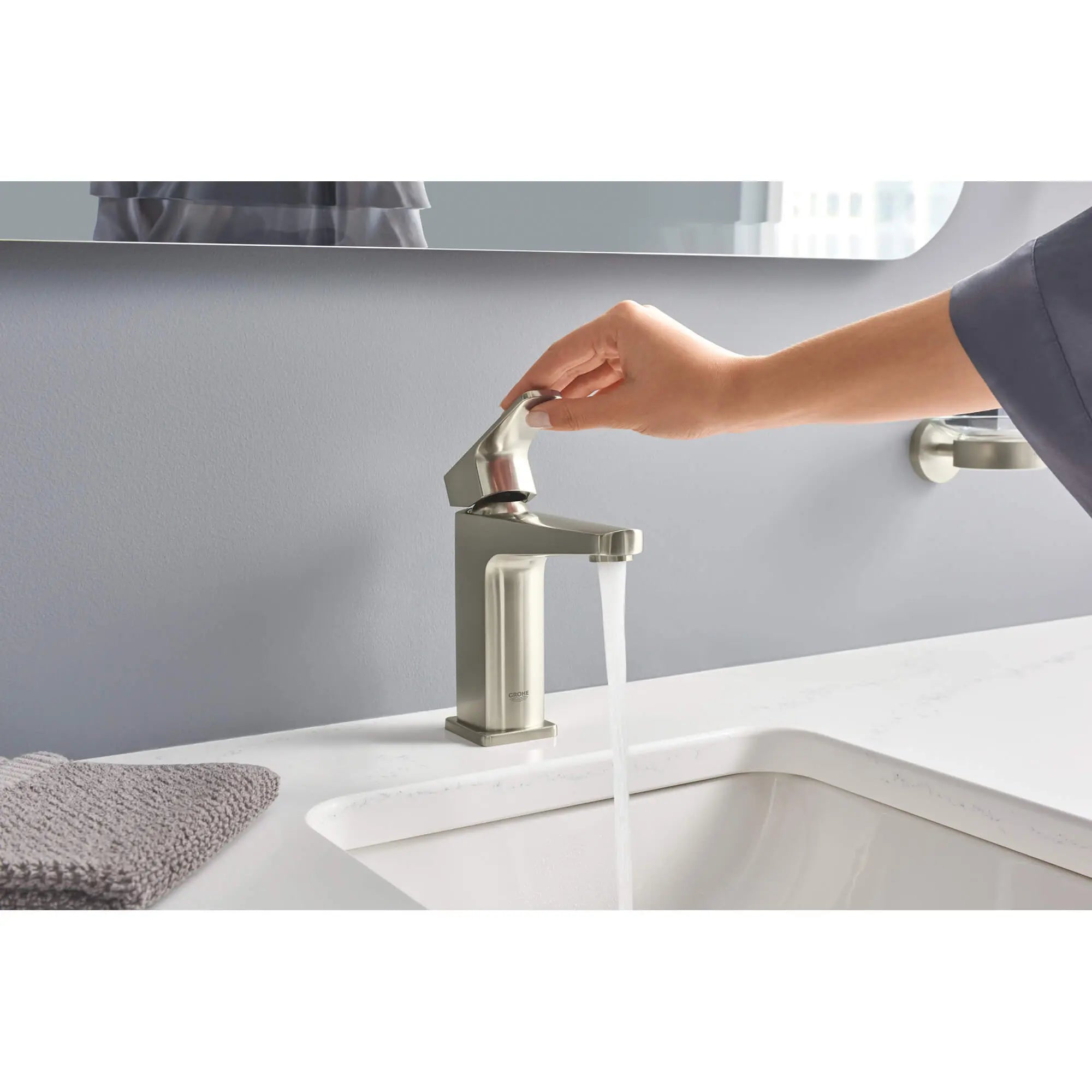 Essentials Porte-savon avec support // NICKEL BROSSÉ INFINITYFINISH // 2281_40444en1-soap-dish-with-holder-enviro-13_0_CDNwebp.webp