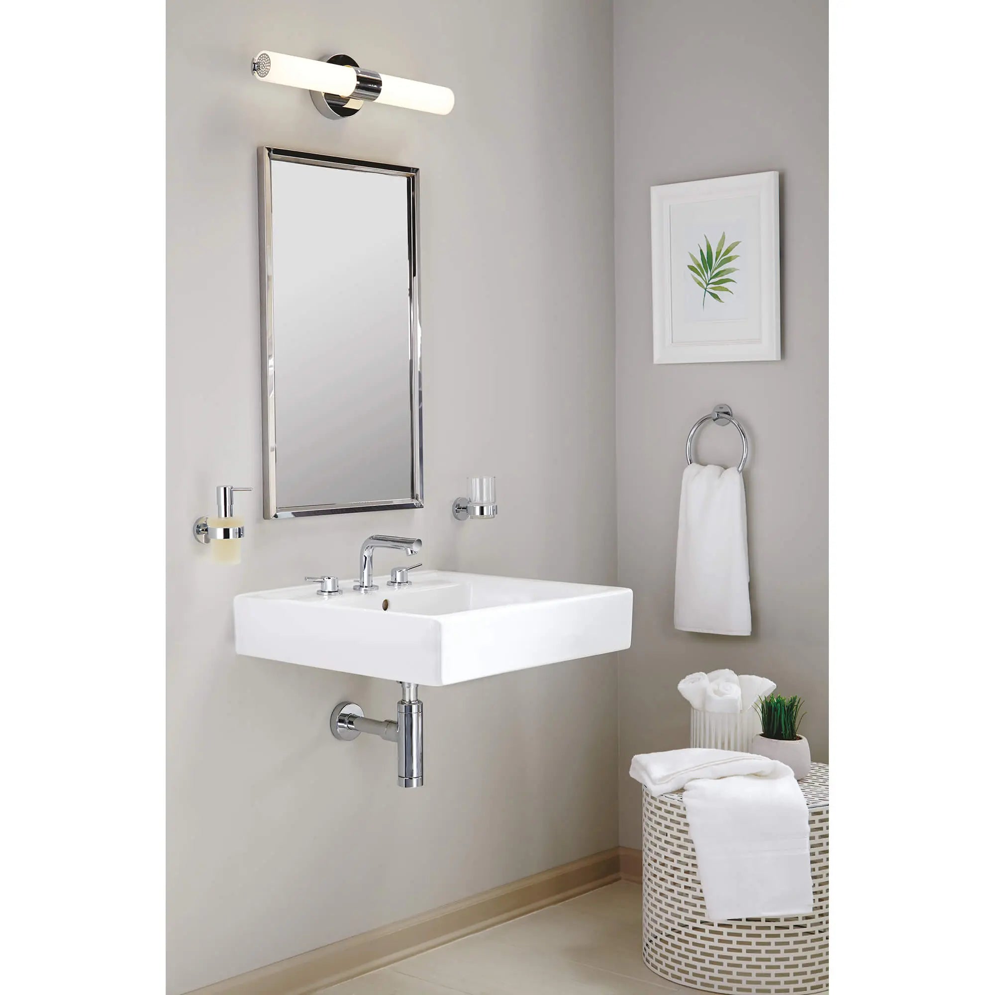 Essentials Distributeur à savon avec support // CHROME STARLIGHT GROHE // 2329_40448001-soap-dispenser-with-holder-enviro-5_0_CDNwebp.webp