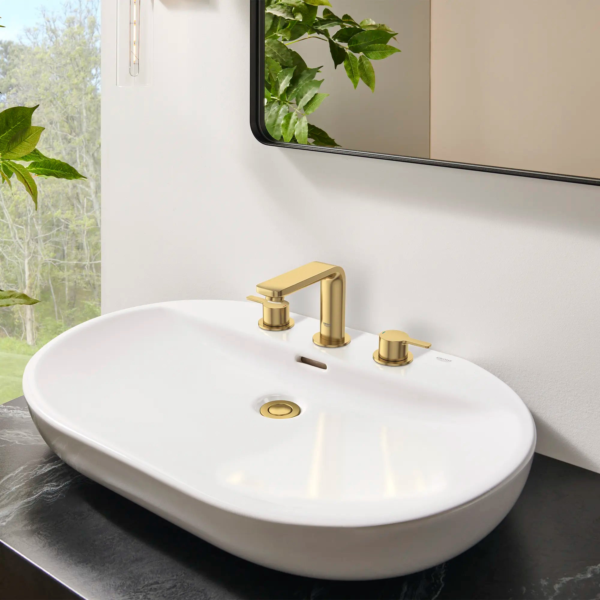 Lineare Robinet de salle de bains à deux poignées espacées de 8 po, taille M, 4,5 L/min (1,2 gpm) // AUBE FRAÎCHE BROSSÉ // 233757_Lineare_EnvironmentCloseUp_20578GNA_0002_Nov2023_CDNwebp.webp