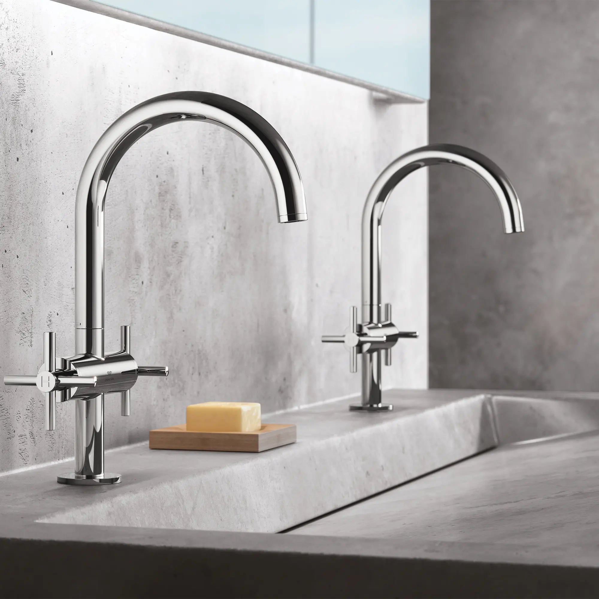 Grand robinet monotrou à deux poignées pour salle de bain 4,5 L/min (1,2 gpm)  // CHROME STARLIGHT GROHE // 233792_Atrio_EnvironmentCloseUp_21146000_0001_Nov2023_0_CDNwebp.webp