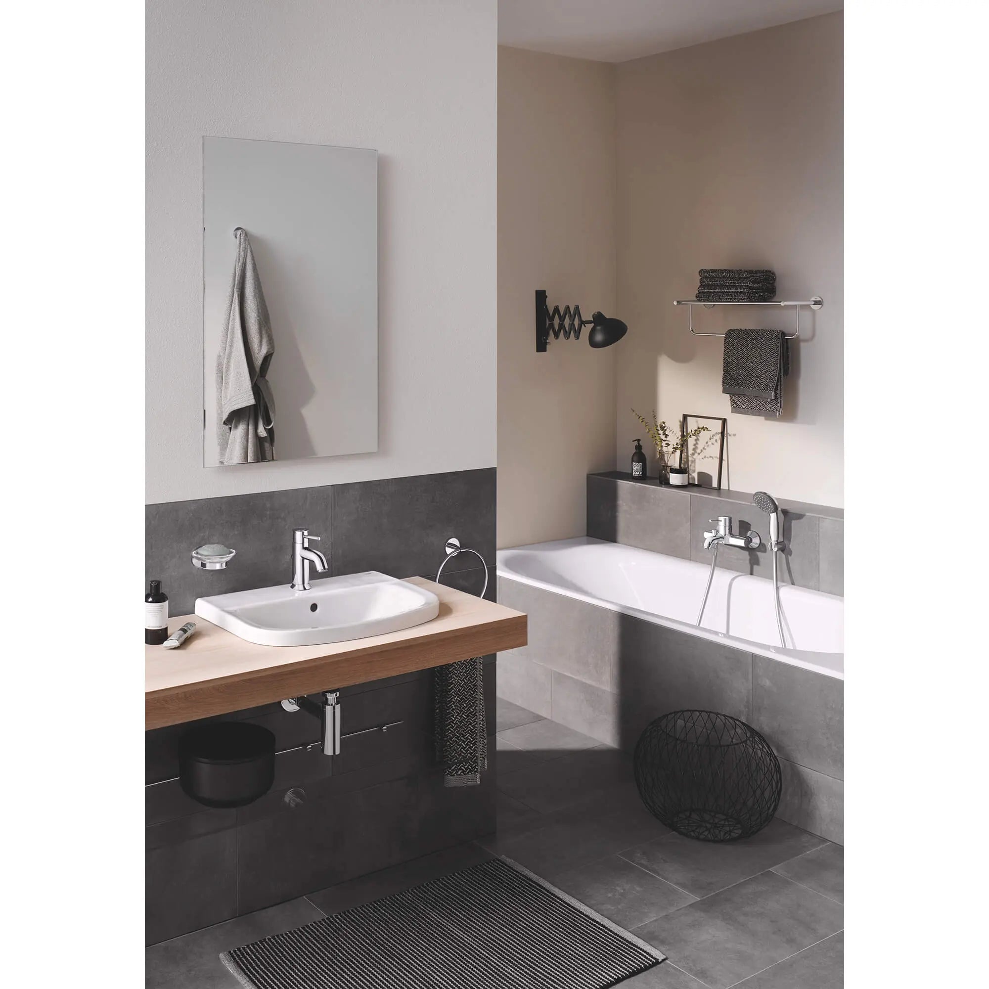 Anneau de 8 po // CHROME STARLIGHT GROHE // 2342_40460001-towel-ring-enviro-1_0_CDNwebp.webp