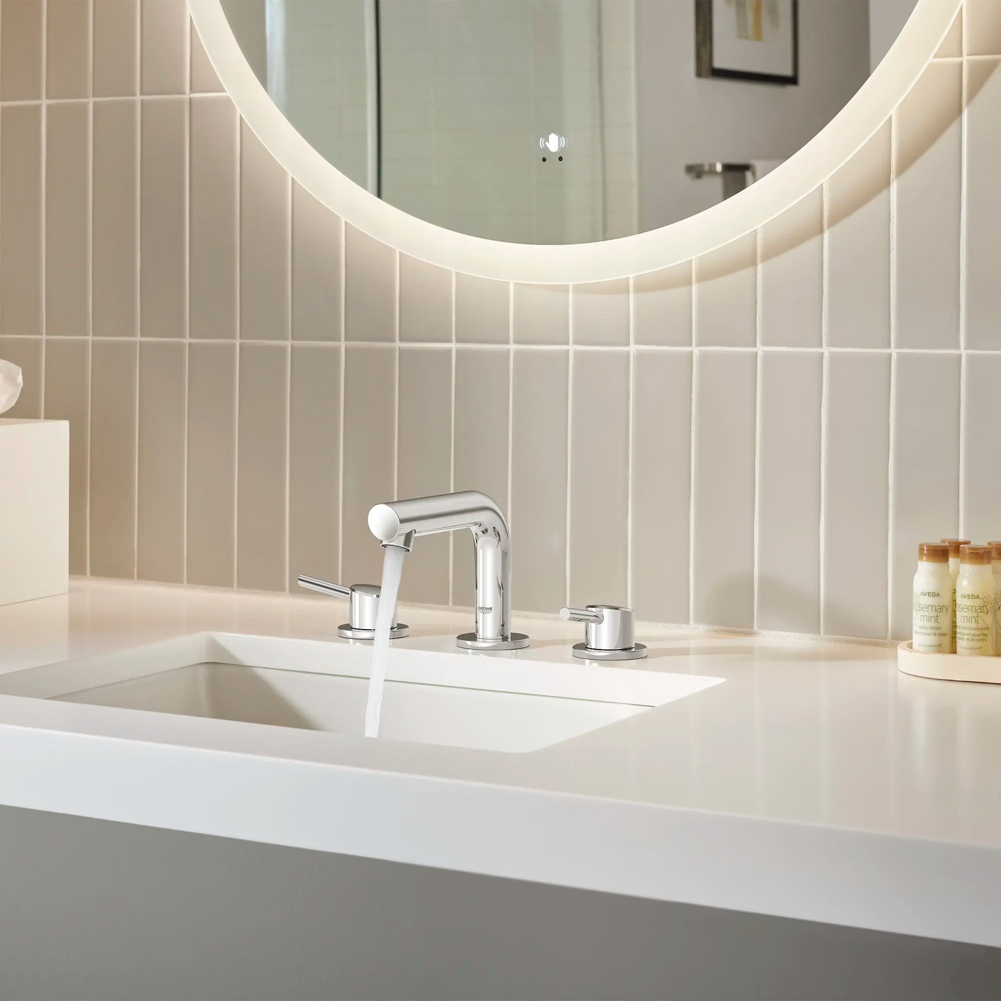 Robinet de salle de bain, 8 po, à deux poignées, taille P, 4,5 L/min (1,2 gpm) // CHROME STARLIGHT GROHE // 236971_Concetto_EnvironmentCloseup_20572001_0001_Nov2023_CDNwebp.webp