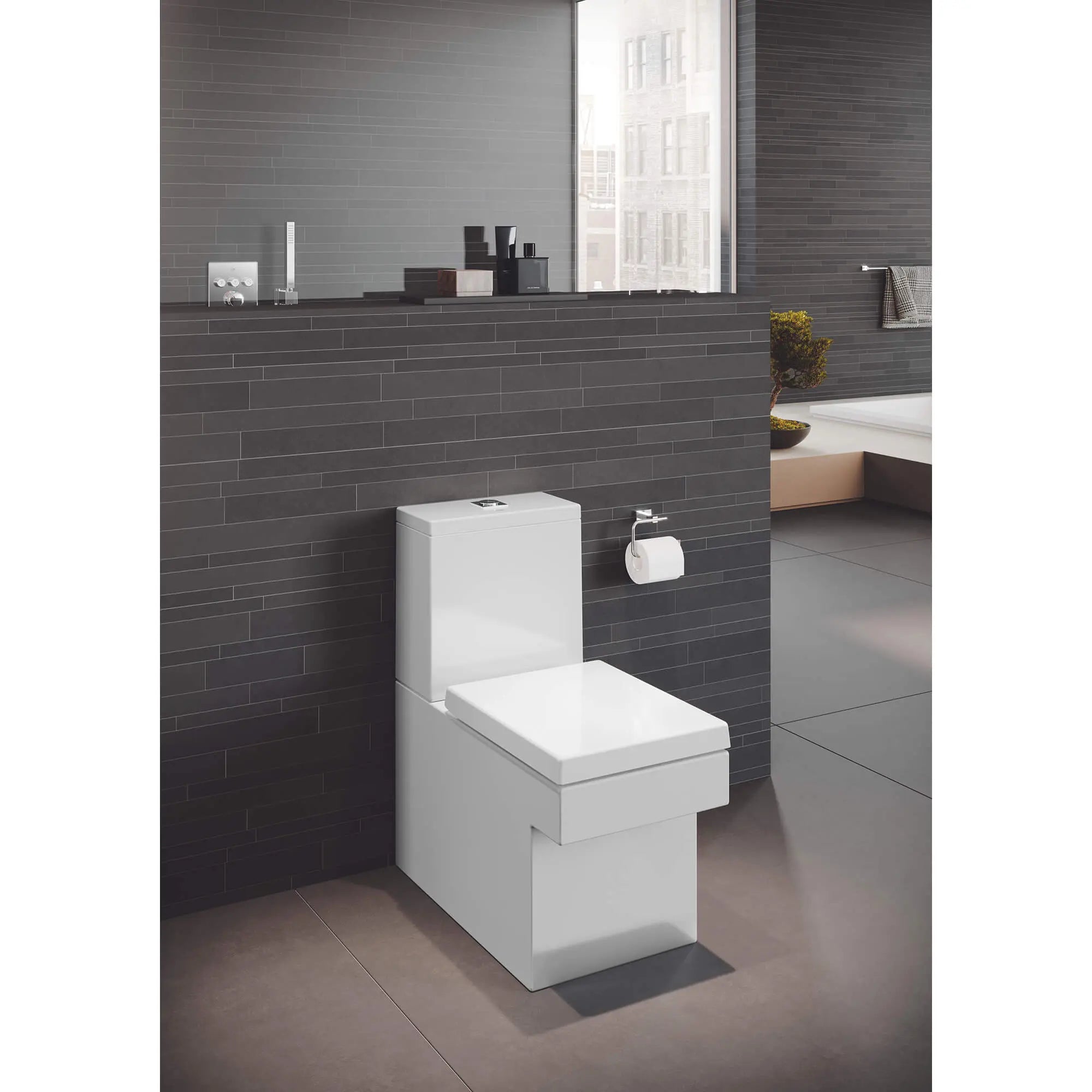 Porte-serviettes de 24 po // CHROME STARLIGHT GROHE // 2372_40509001-towel-rail-enviro-6_0_CDNwebp.webp