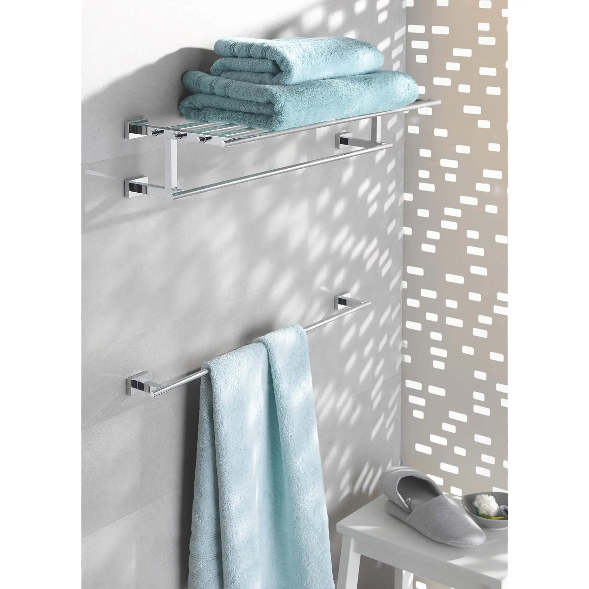 Porte-serviettes de multiple de 23 5?8 po // CHROME STARLIGHT GROHE // 2373_40512001-multi-towel-rack-enviro-1_0_CDNwebp.webp