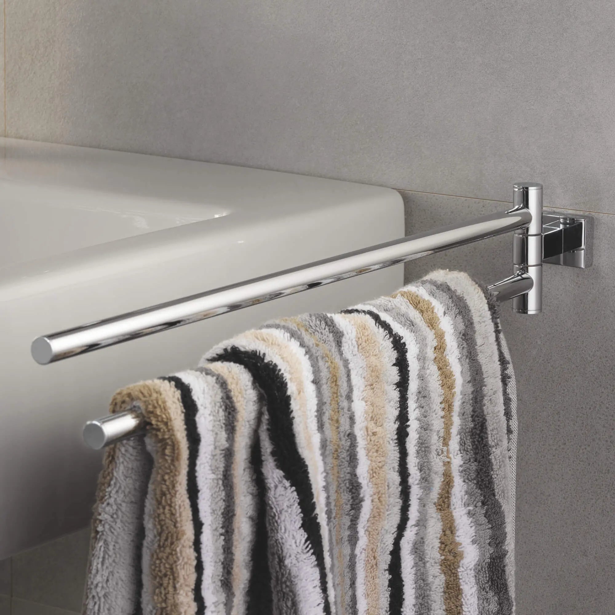 Essentials Cube Porte-serviettes à deux branches // CHROME STARLIGHT GROHE // 2398_40624001-towel-bar-enviro-2_0_CDNwebp.webp