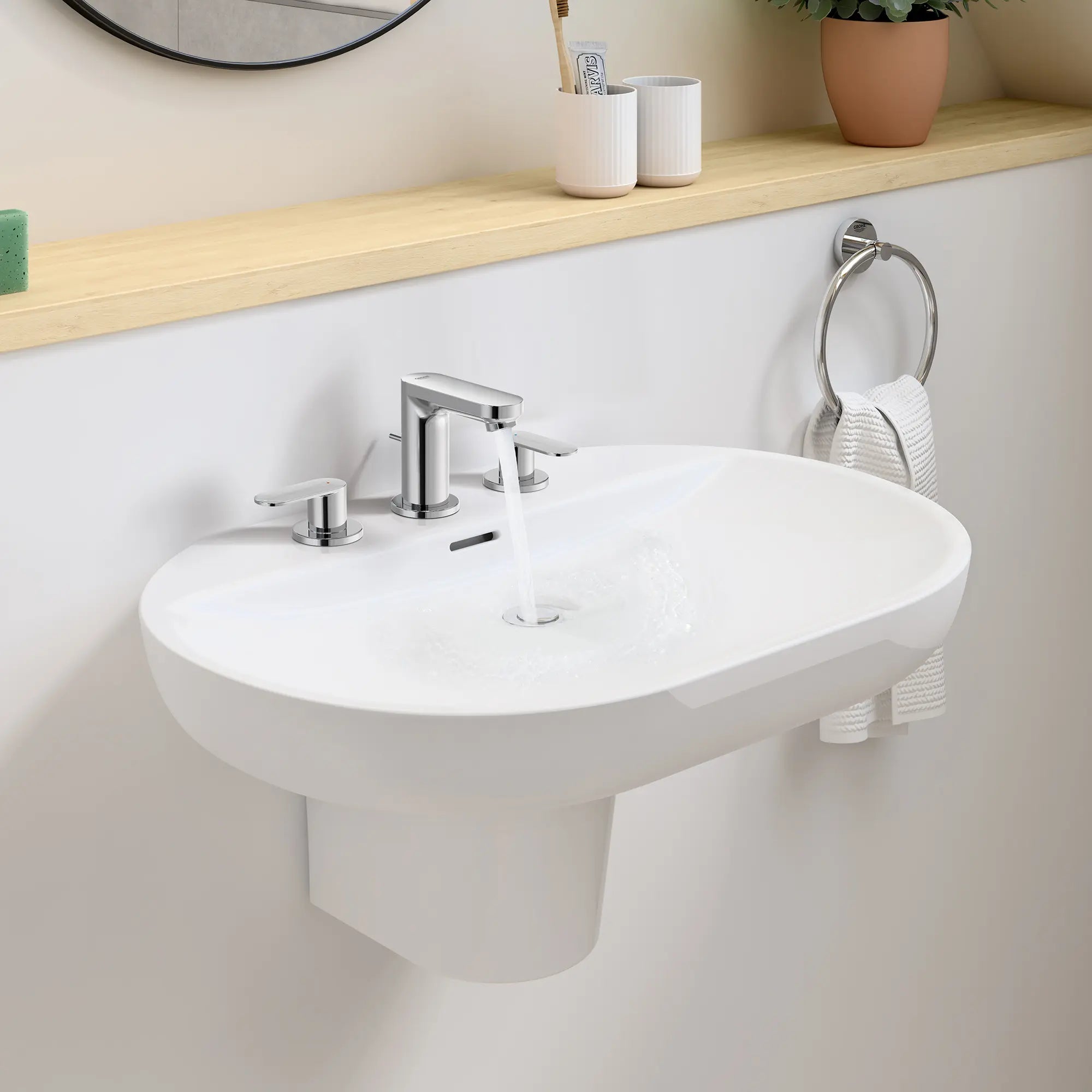 Robinetterie 3-trous pour lavabo Taille S // CHROME STARLIGHT GROHE // 239933_Eurosmart_EnvironmentCloseup_20199.000_0003_MARCH2024_CDNwebp.webp
