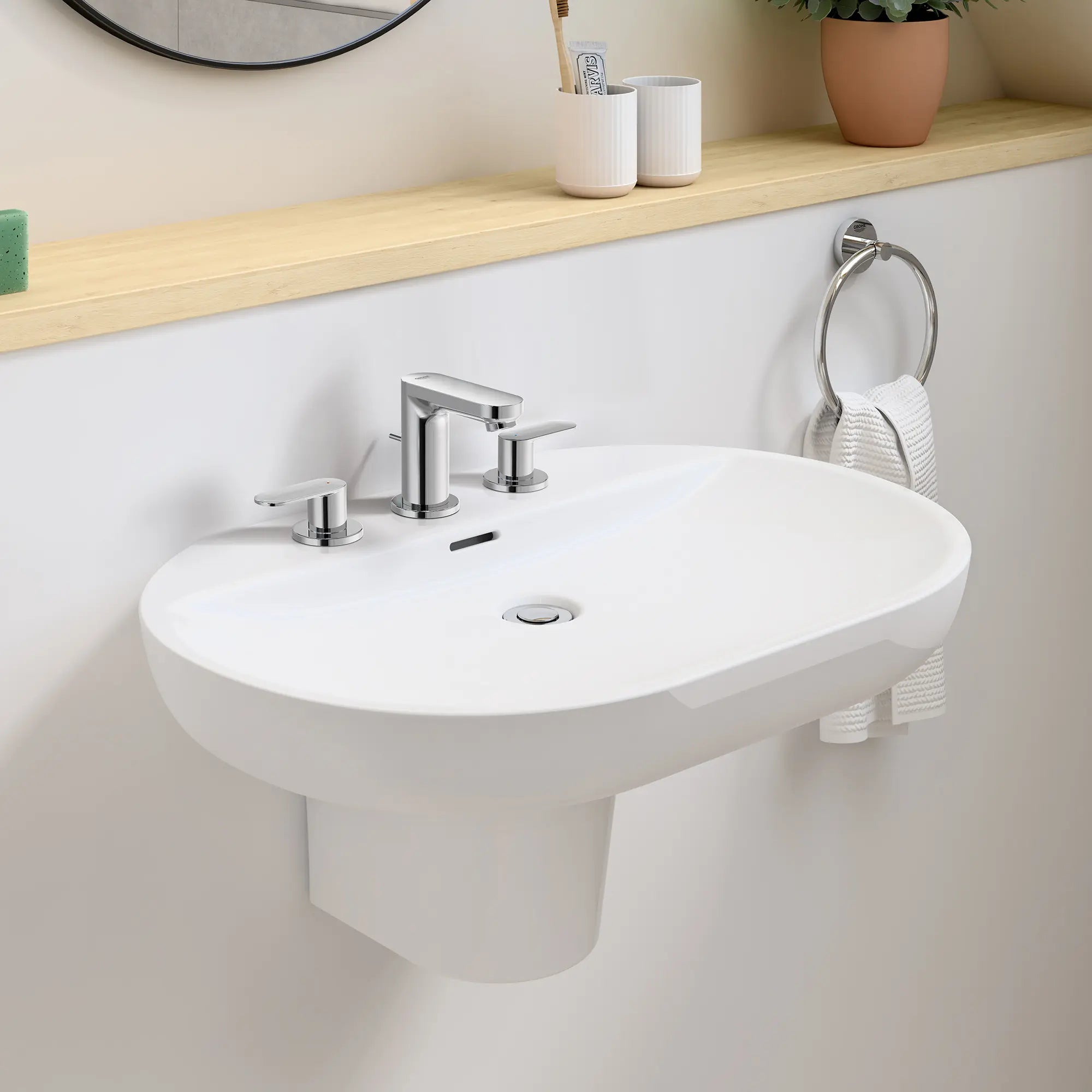Robinetterie 3-trous pour lavabo Taille S // CHROME STARLIGHT GROHE // 239935_Eurosmart_EnvironmentCloseup_20199.000_0001_MARCH2024_CDNwebp.webp