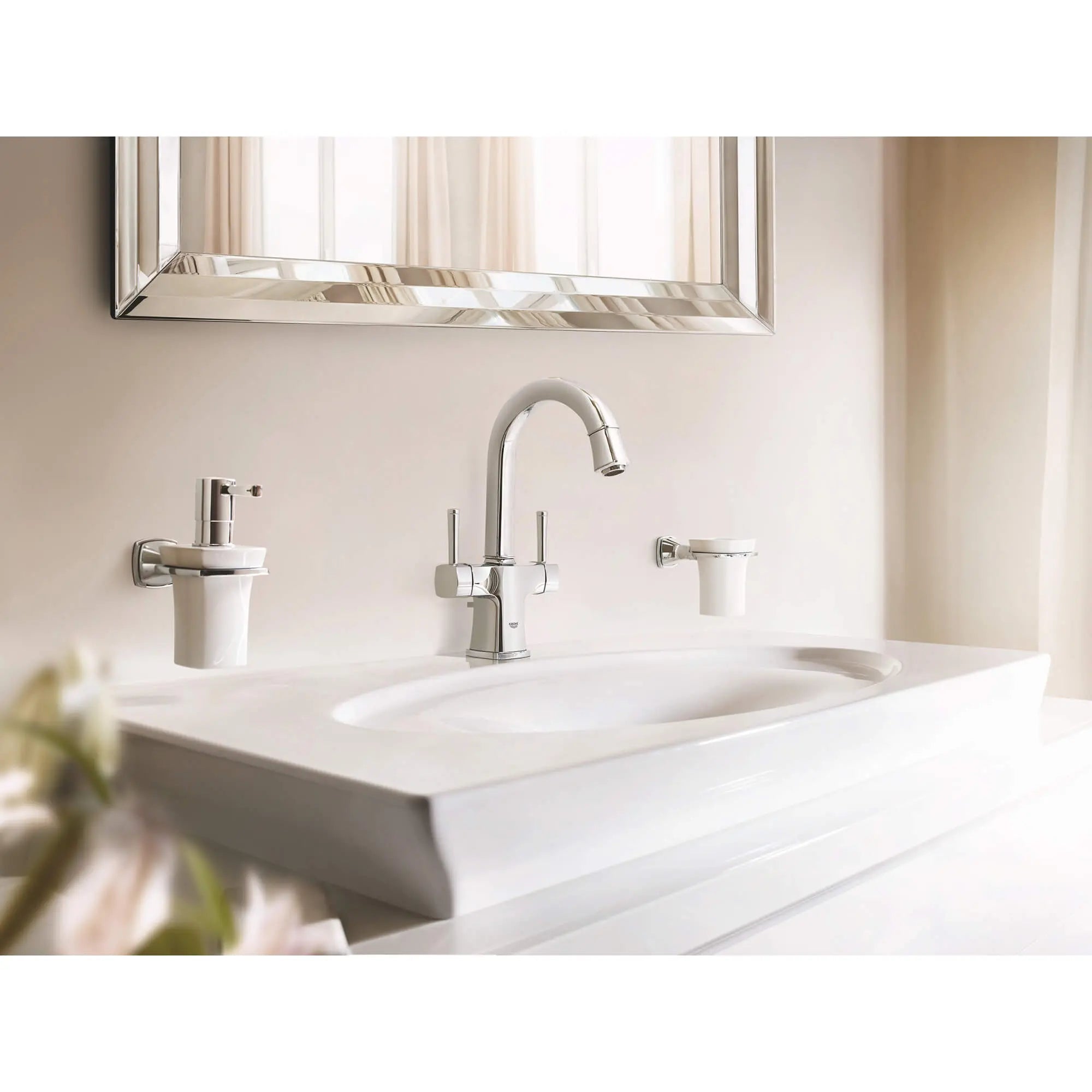 Grandera Gobelet en céramique avec porte-gobelet // CHROME STARLIGHT GROHE // 2401_40626000-holder-with-ceramic-tumbler-enviro-1_0_CDNwebp.webp