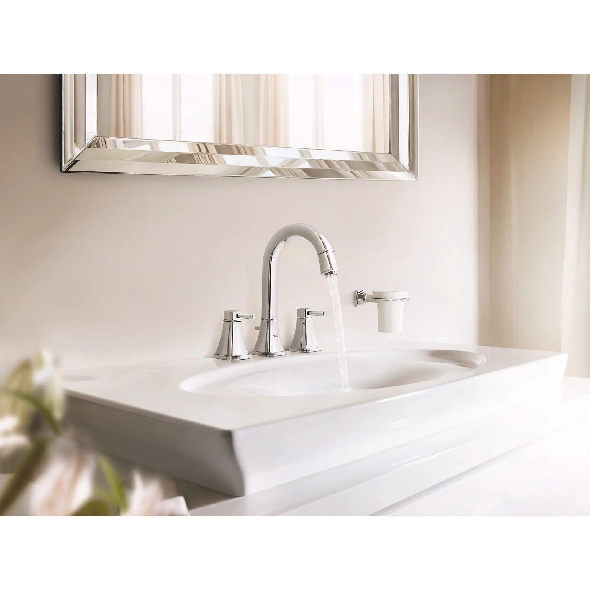 Grandera Gobelet en céramique avec porte-gobelet // CHROME STARLIGHT GROHE // 2405_40626000-holder-with-ceramic-tumbler-enviro-6_0_CDNwebp.webp