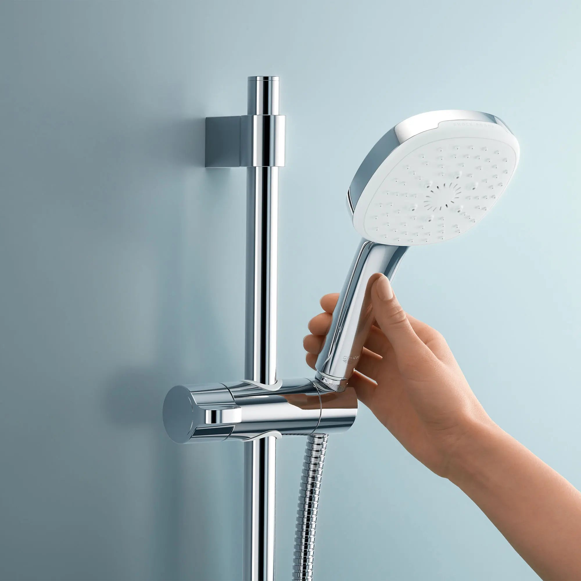 RotaFlex Boyau de douche métallique de 59 po // CHROME STARLIGHT GROHE // 244242_Tempesta_EnvironmentCloseUp_26903002_0001_Apr2024_CDNwebp.webp