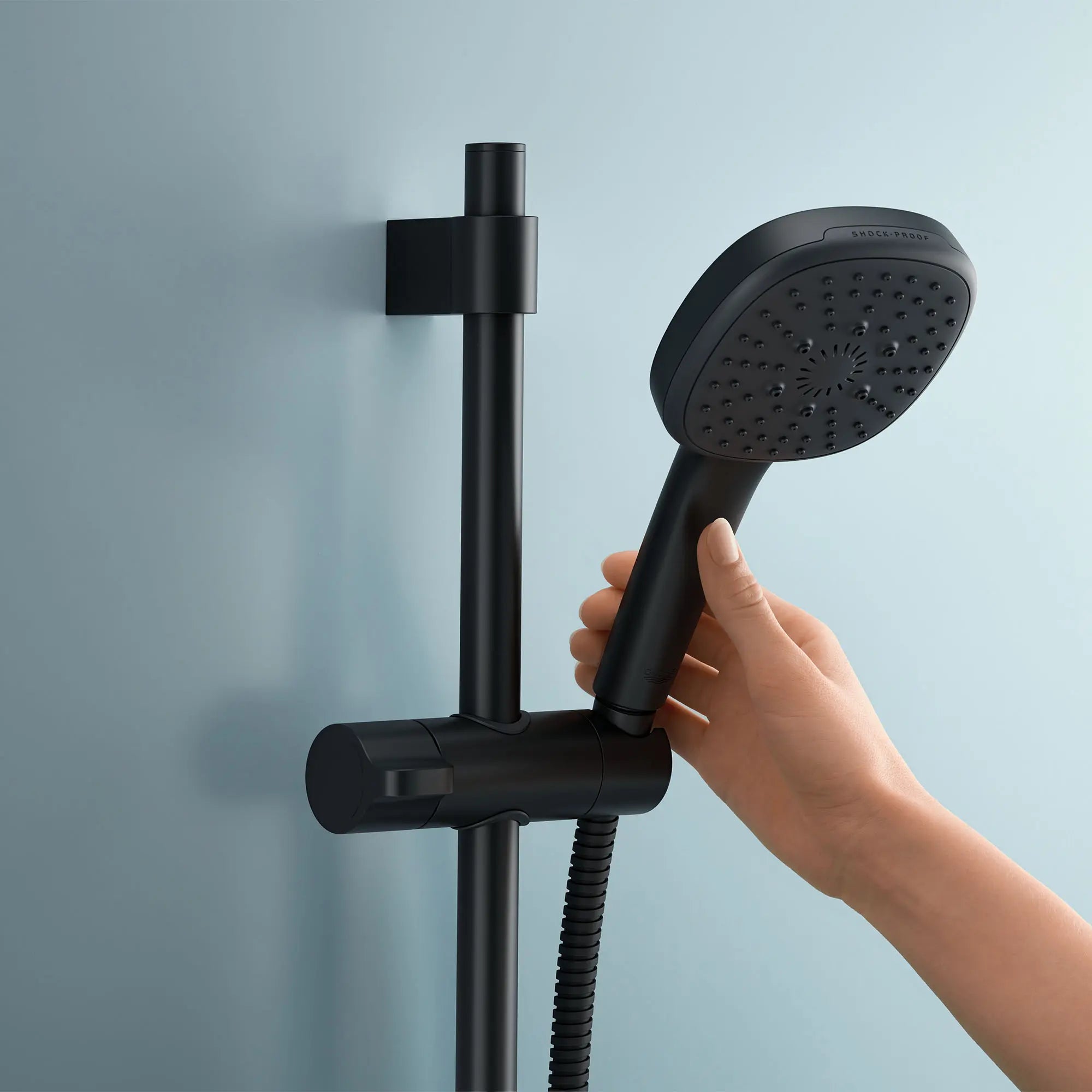 Tuyau de douche sans torsion de 59 po en métal // NOIR MAT // 244247_Tempesta_EnvironmentCloseUp_269032432_0001_Apr2024_CDNwebp.webp