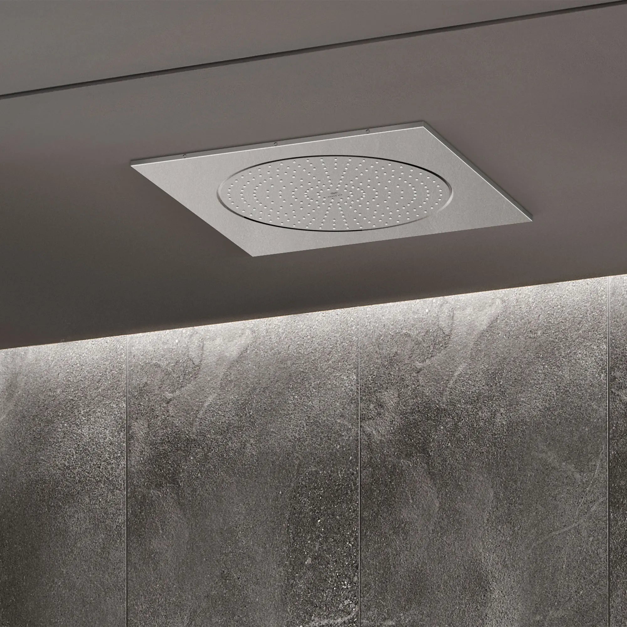 Pomme de douche de 20 po pour plafond, 1 jet, 6,6 L/min (1,75 gpm) // CHROME STARLIGHT GROHE // 244260_F-Series_EnvironmentCloseUp_26870000_0002_APRIL2024_CDNwebp.webp