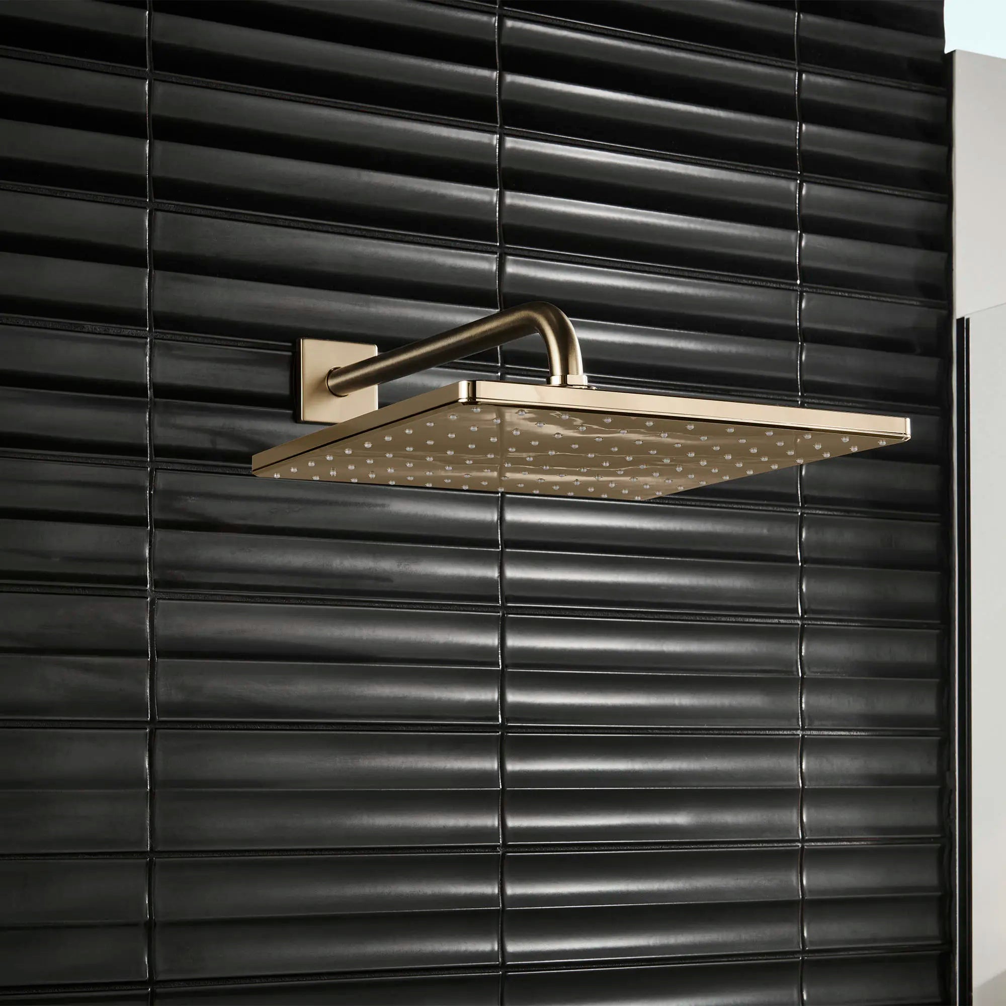 Pomme de douche 310 Mono, 12 po - 1 jet, 6,6 L/min (1,75 gpm) // NICKEL BROSSÉ INFINITYFINISH // 247508_Rainshower_EnvironmentCloseUp_26570EN0_0001_Aug2023_CDNwebp.webp