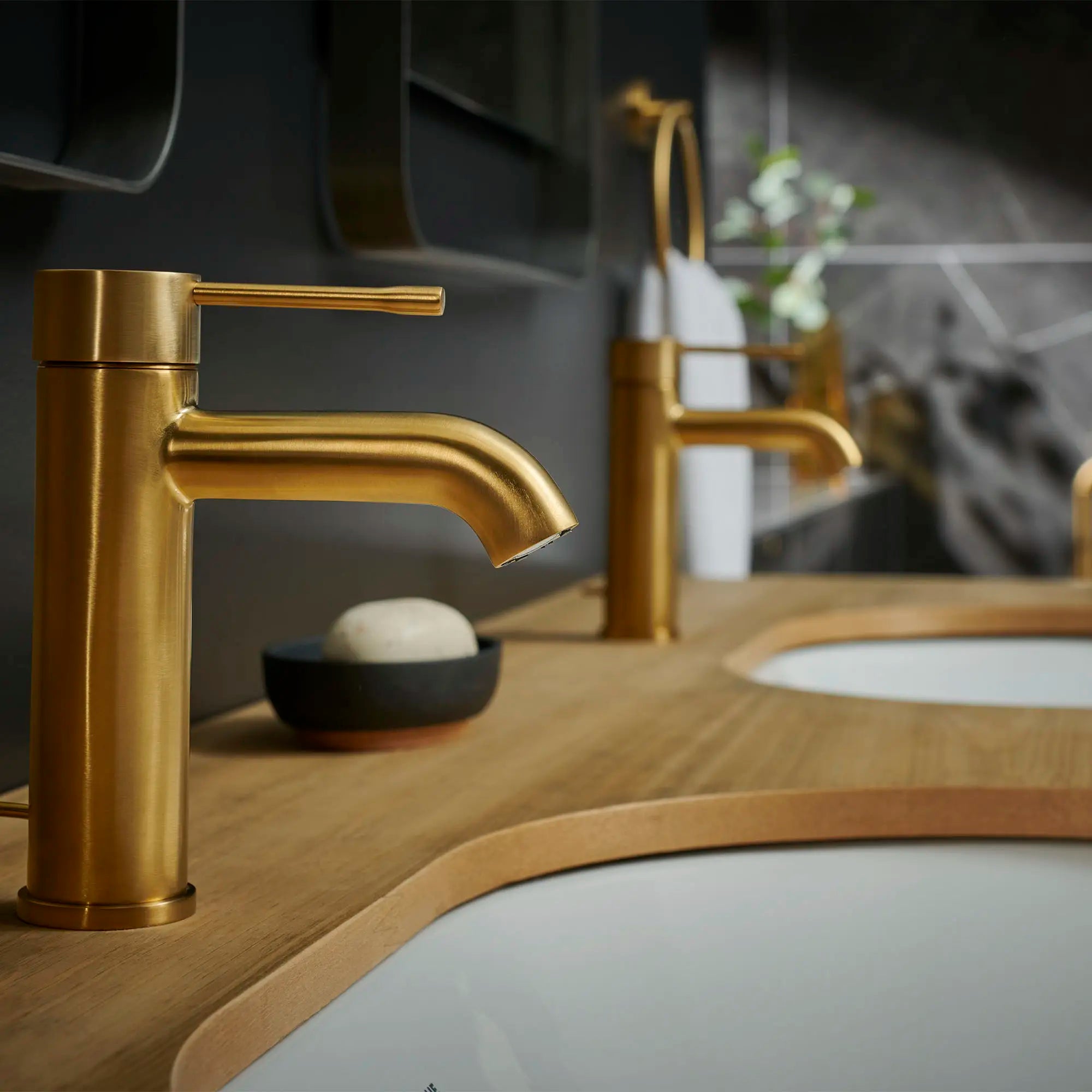 Lavabo de 24 po, installation sous le comptoir // BLANC ALPIN // 248516_B_39673000_23592GNA_40365GN1_CDNwebp_96d1e3e9-3642-4921-8845-8ede365d0dbc.webp