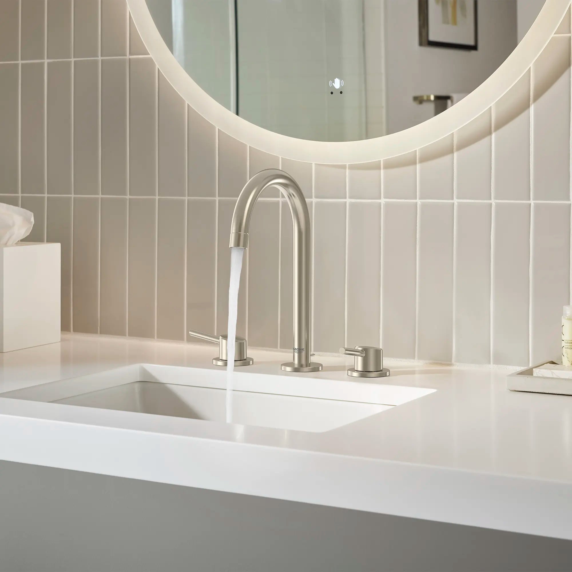 Robinet de salle de bain, 8 po, à deux poignées, taille G, 4,5 L/min (1,2 gpm) // NICKEL BROSSÉ INFINITYFINISH // 249102_Concetto_EnvironmentCloseup_20217ENA_0001_SEPTEMBER2024_CDNwebp.webp