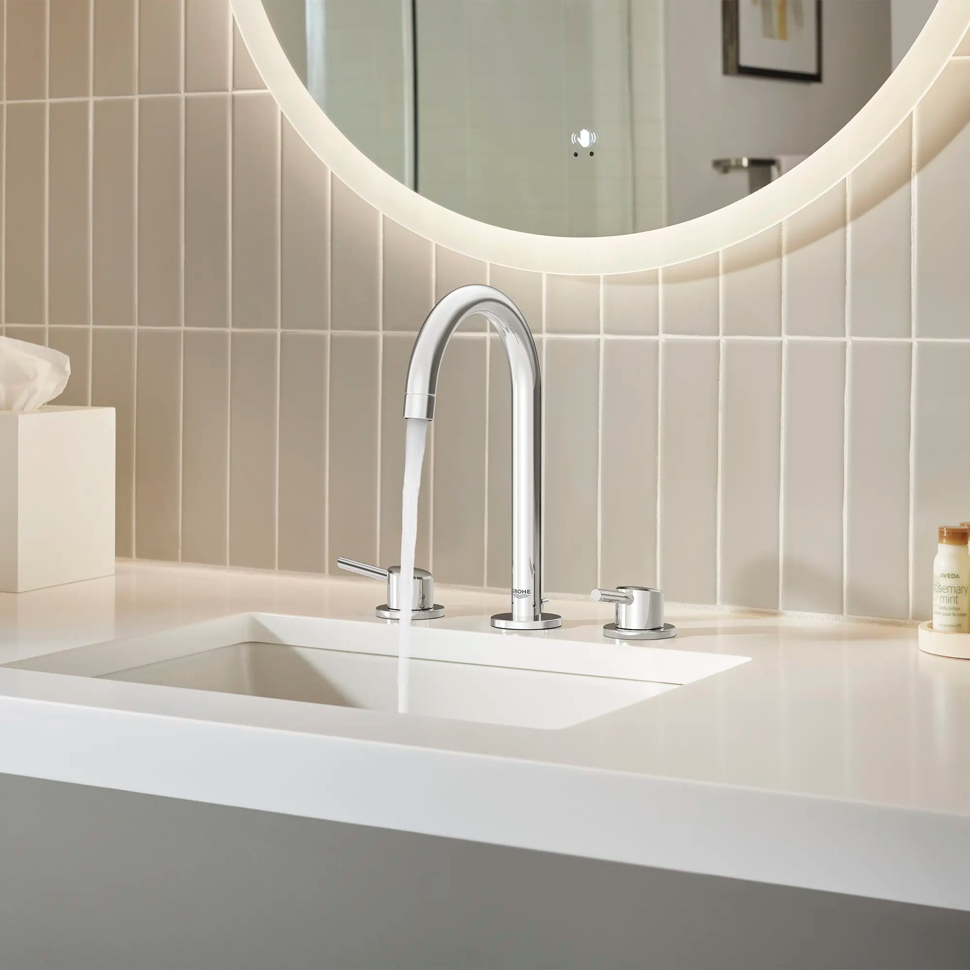 Robinet de salle de bain, 8 po, à deux poignées, taille G, 4,5 L/min (1,2 gpm) // CHROME STARLIGHT GROHE // 249110_Concetto_EnvironmentCloseup_2021700A_0001_SEPTEMBER2024_CDNwebp.webp