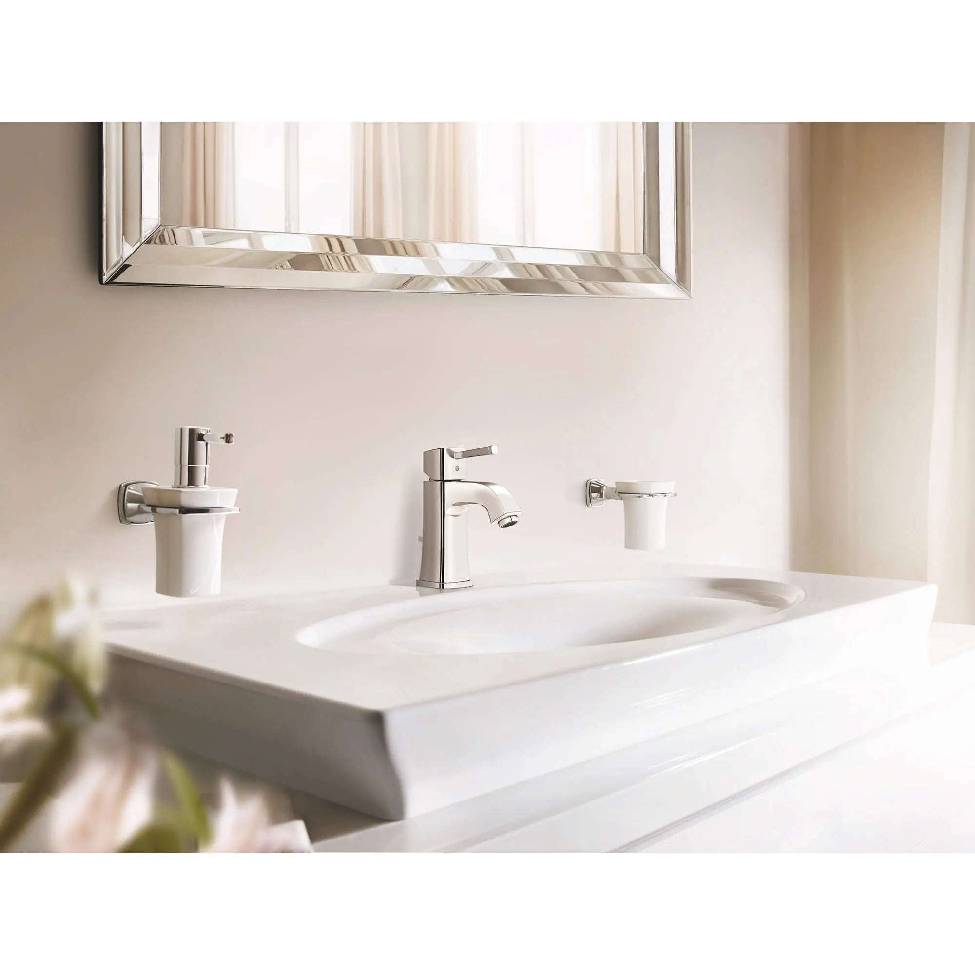 Grandera Gobelet en céramique avec porte-gobelet // CHROME STARLIGHT GROHE // 2518_40626000-holder-with-ceramic-tumbler-enviro-3_0_CDNwebp.webp