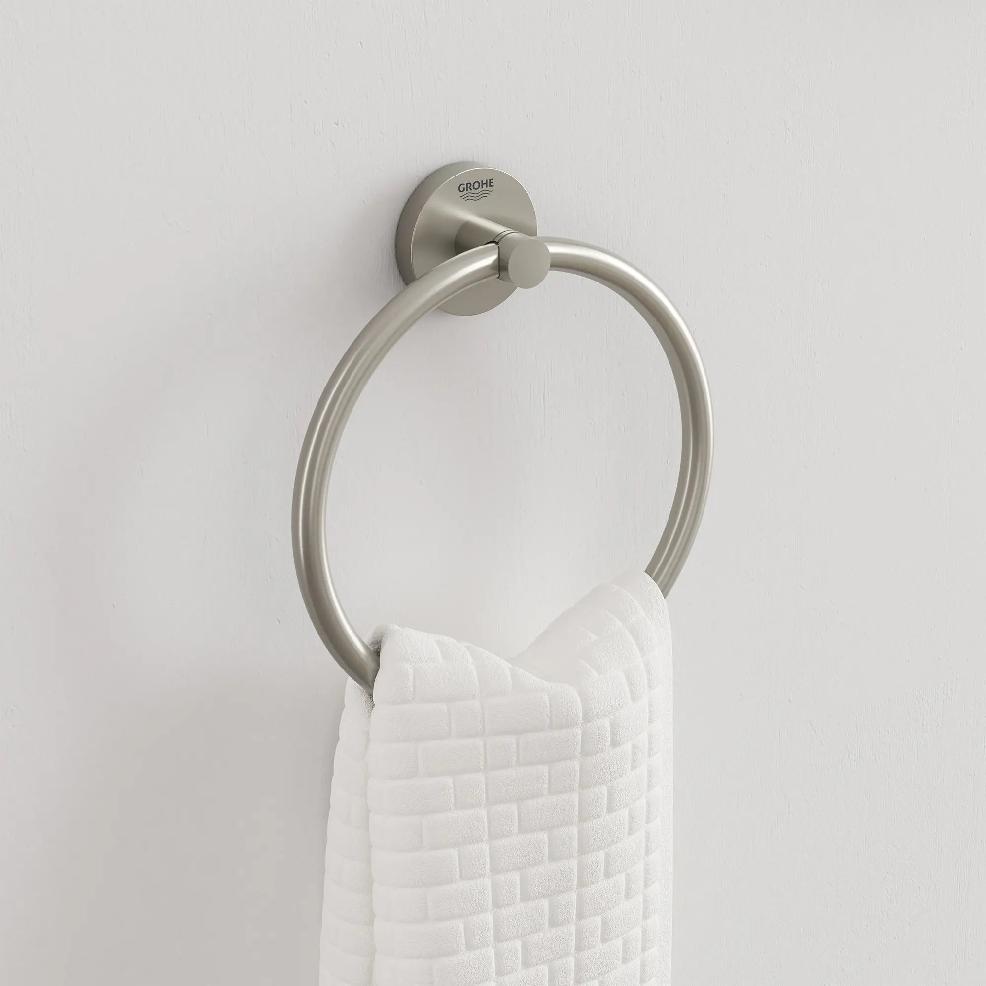 Porte-serviettes // NICKEL BROSSÉ INFINITYFINISH // 253064_Cubeo_EnvironmentCloseUp_40365EN00_0001_OCTOBER2024_CDNwebp.webp