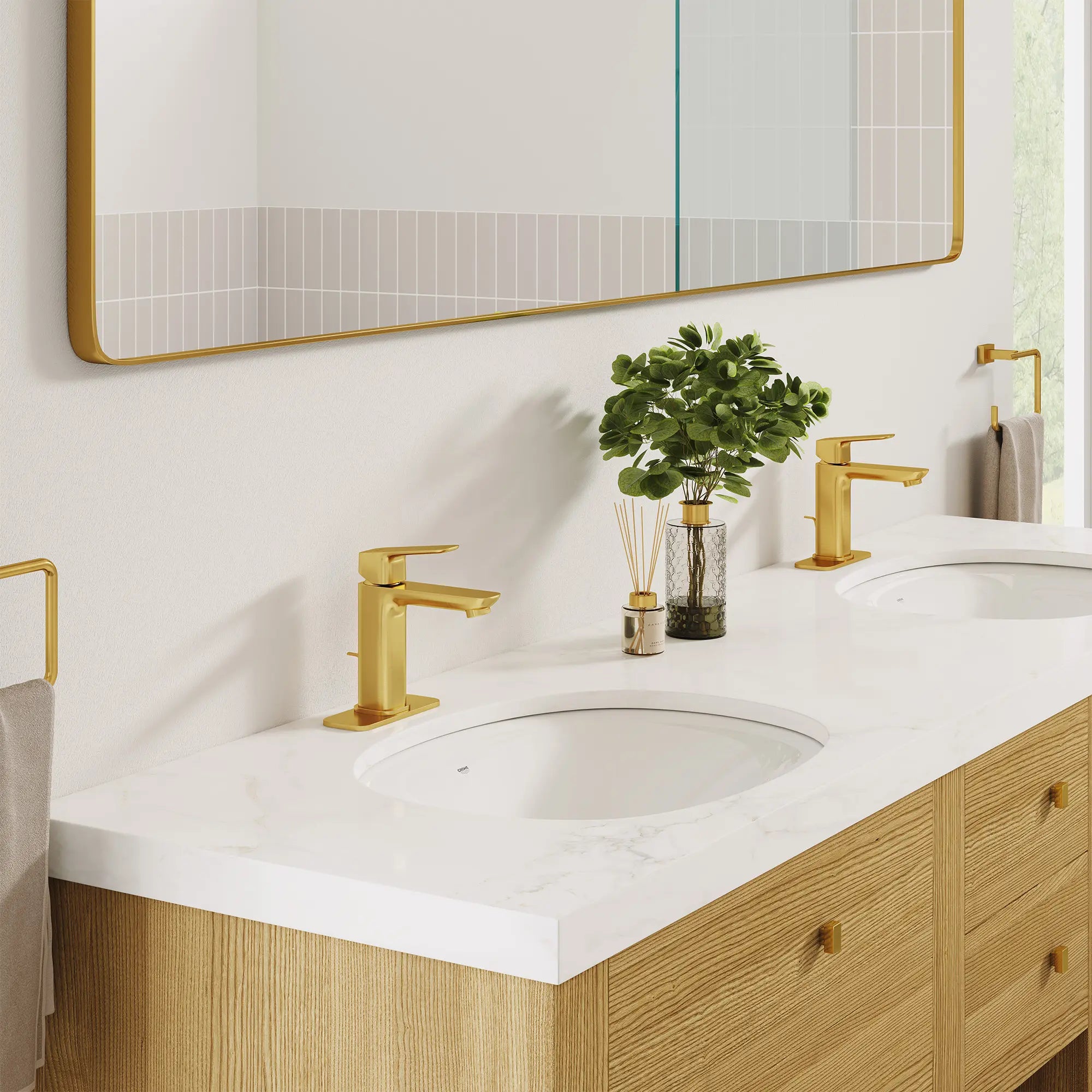 Robinet de salle de bain à orifice et manette uniques Cubeo, taille M, 4,5 l/min (1,2 gal/min) // AUBE FRAÎCHE BROSSÉ // 253082_Cubeo_EnvironmentCloseUp_101920GN0_105378GN00_39660000_0001_OCTOBER2024_1_CDNwebp.webp