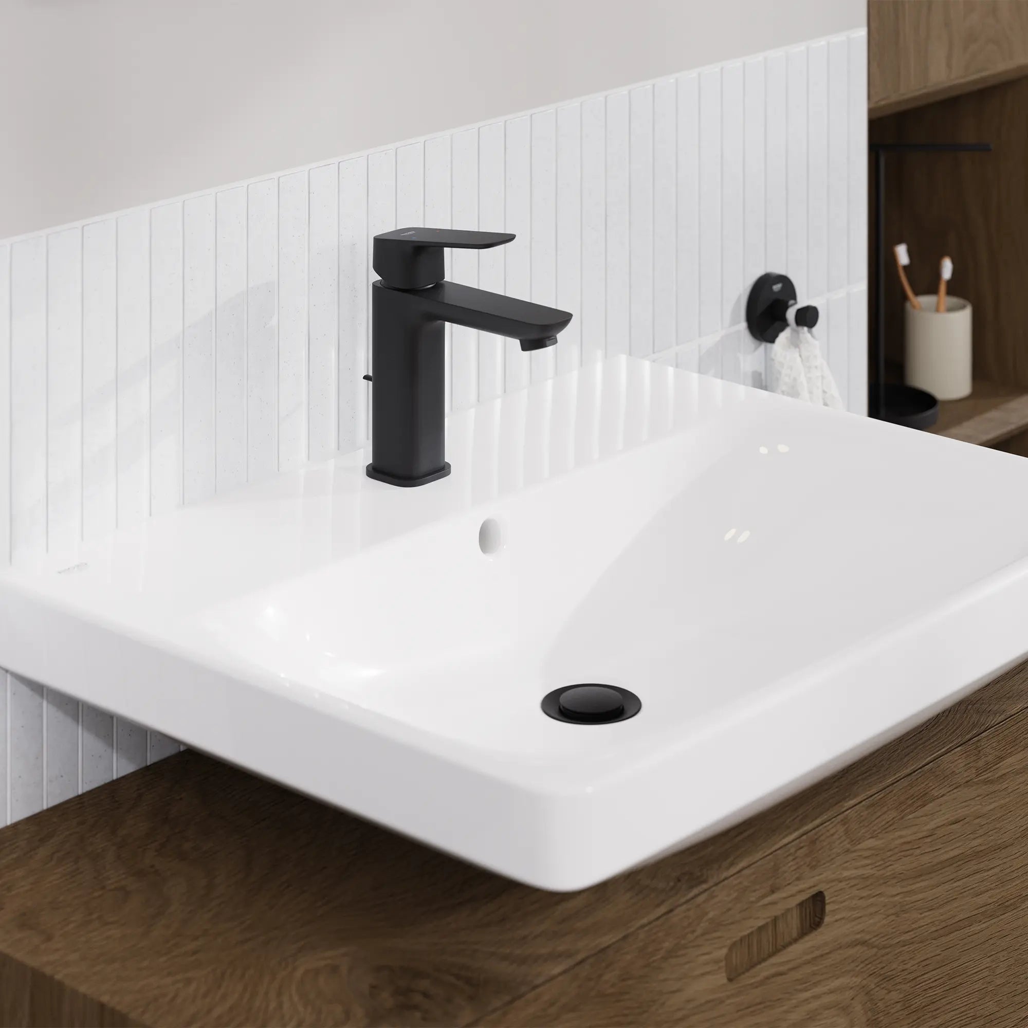 Robinet de salle de bain à orifice et manette uniques Cubeo, taille P, 4,5 l/min (1,2 gal/min) // NOIR MAT // 260325_GROHE_Cubeo_Rubber_EnvironmentCloseUp_1018982430_0005_JANUARY2025_CDNwebp.webp