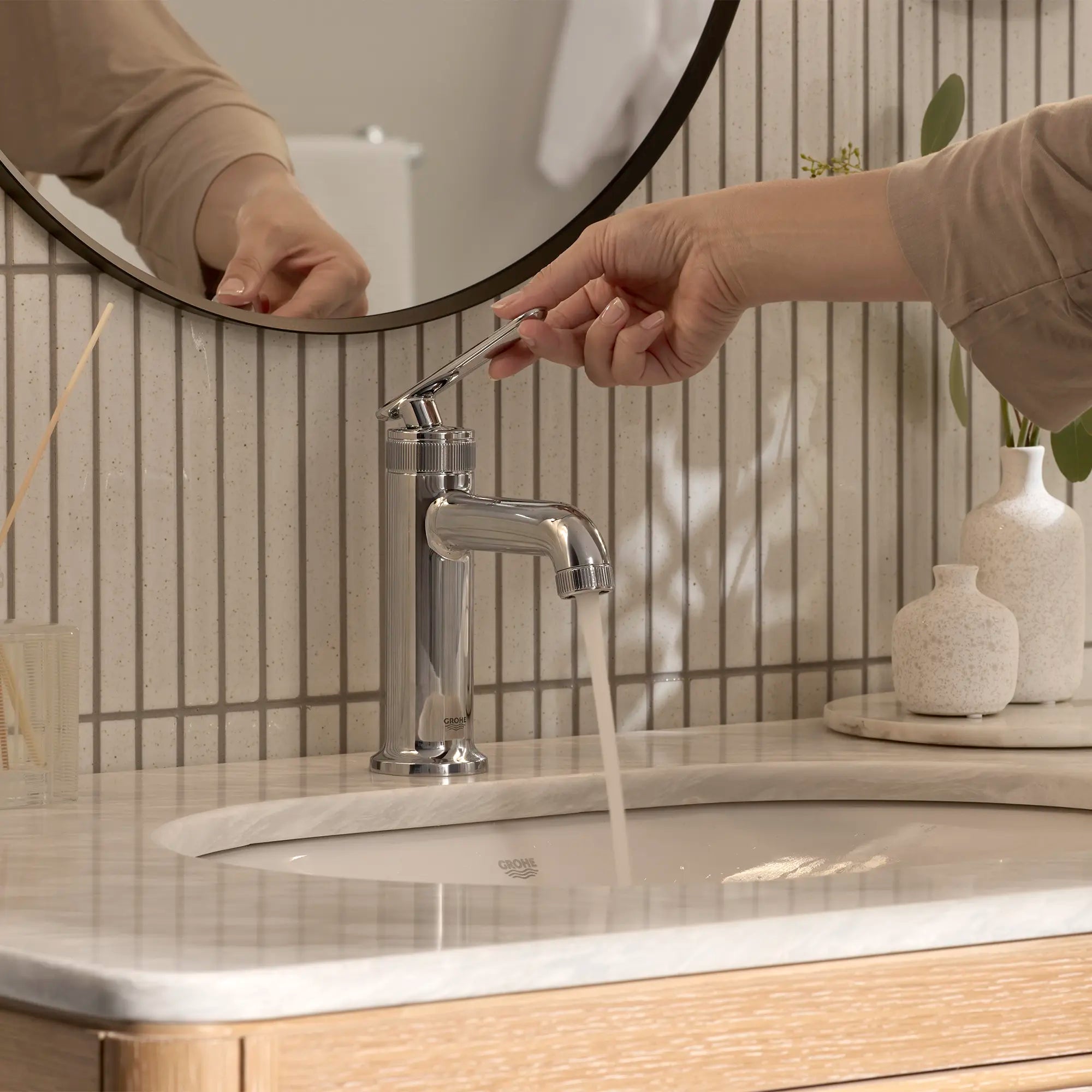Robinet de salle de bain Listra à orifice et manette uniques, taille M, 4,5 l/min (1,2 gal/min) // CHROME STARLIGHT GROHE // 278857_Listra_Lifestyle_1062220000_0002_November2025_0_CDNwebp.webp