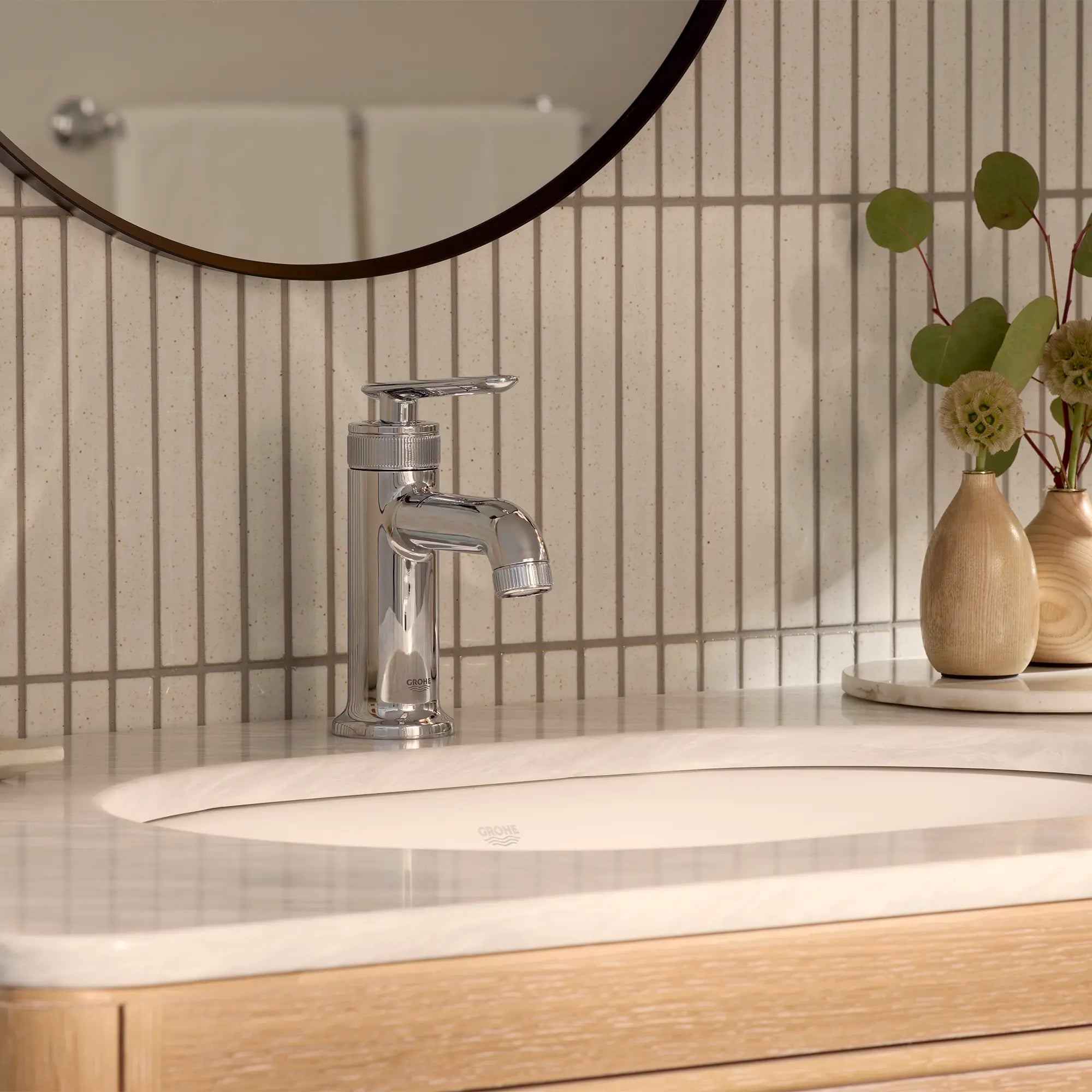 Robinet de salle de bain Listra à orifice et manette uniques, taille P, 4,5 l/min (1,2 gal/min) // CHROME STARLIGHT GROHE // 278888_Listra_EnvironmentCloseUp_1062150000_0001_November2025_0_CDNwebp.webp