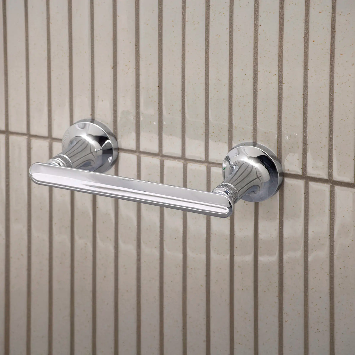 Porte-papier hygi?nique Listra // CHROME STARLIGHT GROHE // 278910_Listra_EnvironmentCloseUp_1062390000_0001_November2025_0_CDNwebp.webp