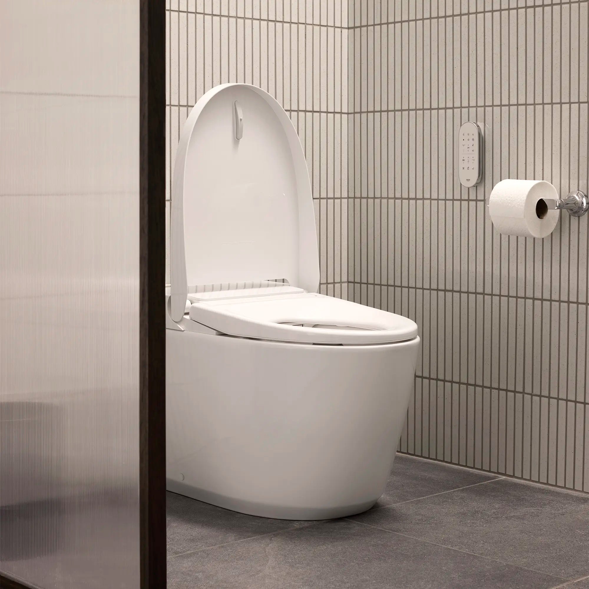 Toilette-Bidet Électronique, 1.28/0.8gpf (4.8/3.0Lpf) // BLANC ALPIN // 278928_Sensia_EnvironmentCloseUp_131886SH00.020_0002_November2025_0_CDNwebp.webp