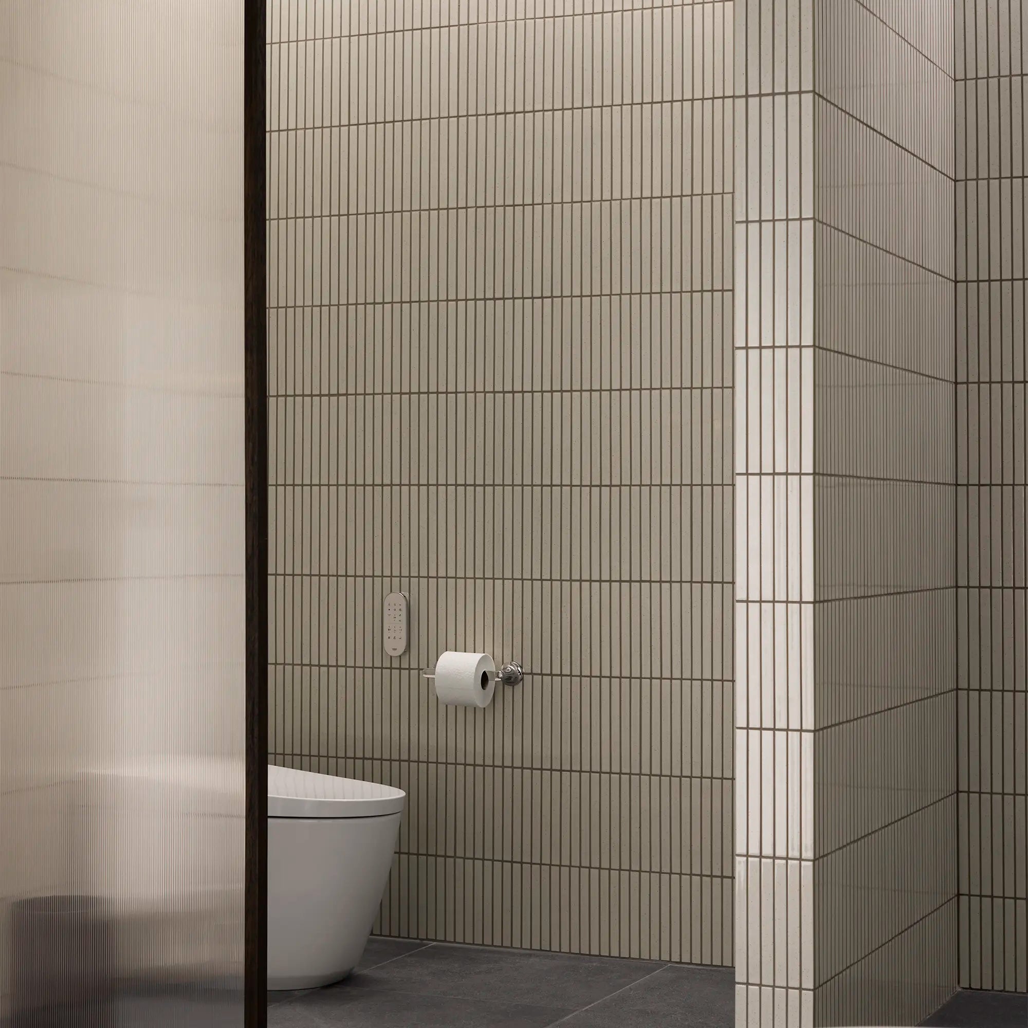Toilette-Bidet Électronique, 1.28/0.8gpf (4.8/3.0Lpf) // BLANC ALPIN // 278931_Sensia_EnvironmentCloseUp_131886SH00.020_0003_November2025_0_CDNwebp.webp