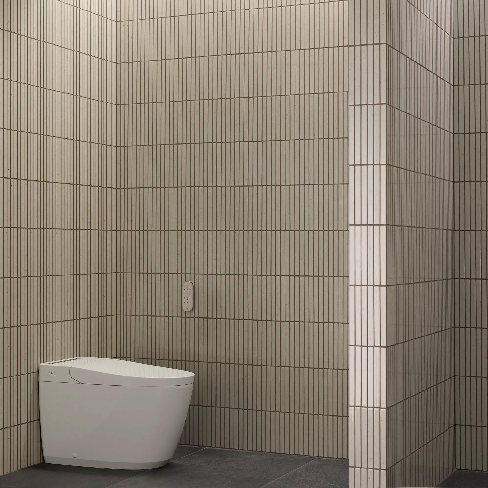 Toilette-Bidet Électronique, 1.28/0.8gpf (4.8/3.0Lpf) // BLANC ALPIN // 281890_Sensia_EnvironmentCloseUp_131886SH00.020_0002_FEBRUARY2026_0_CDNwebp.webp