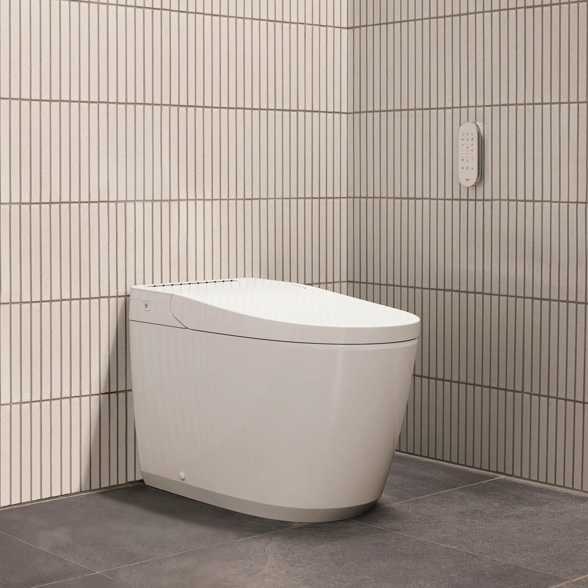 Toilette-Bidet Électronique, 1.28/0.8gpf (4.8/3.0Lpf) // BLANC ALPIN // 281892_Sensia_EnvironmentCloseUp_131886SH00.020_0001_FEBRUARY2026_0_CDNwebp.webp