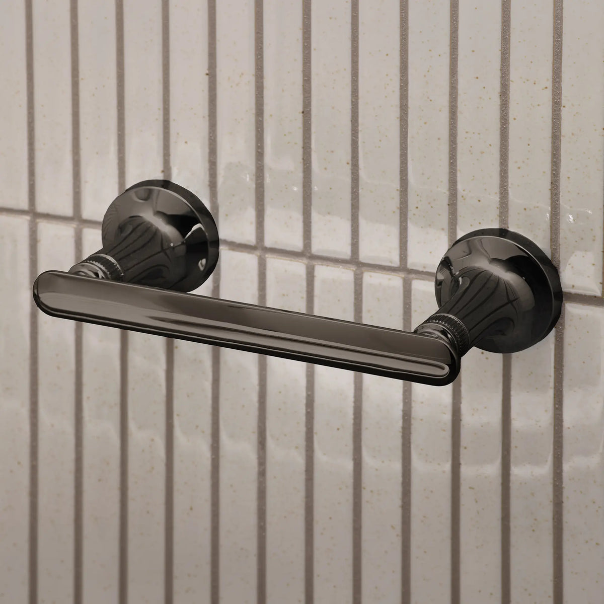 Porte-papier hygi?nique Listra // GRAPHITE DUR // 282570_Listra_EnvironmentCloseUp_106239A000_0001_JANUARY2026_1_CDNwebp.webp