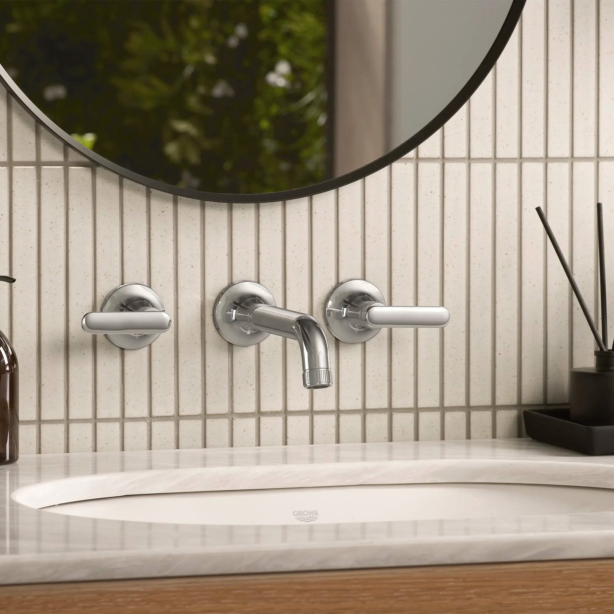 Robinet de salle de bains à large entraxe Listra monté au mur, 4,5 l/min (1,2 gal/min) // CHROME STARLIGHT GROHE // 282578_Listra_EnvironmentCloseUp_1062160000_1062570000_0001_JANUARY2026_1_CDNwebp.webp