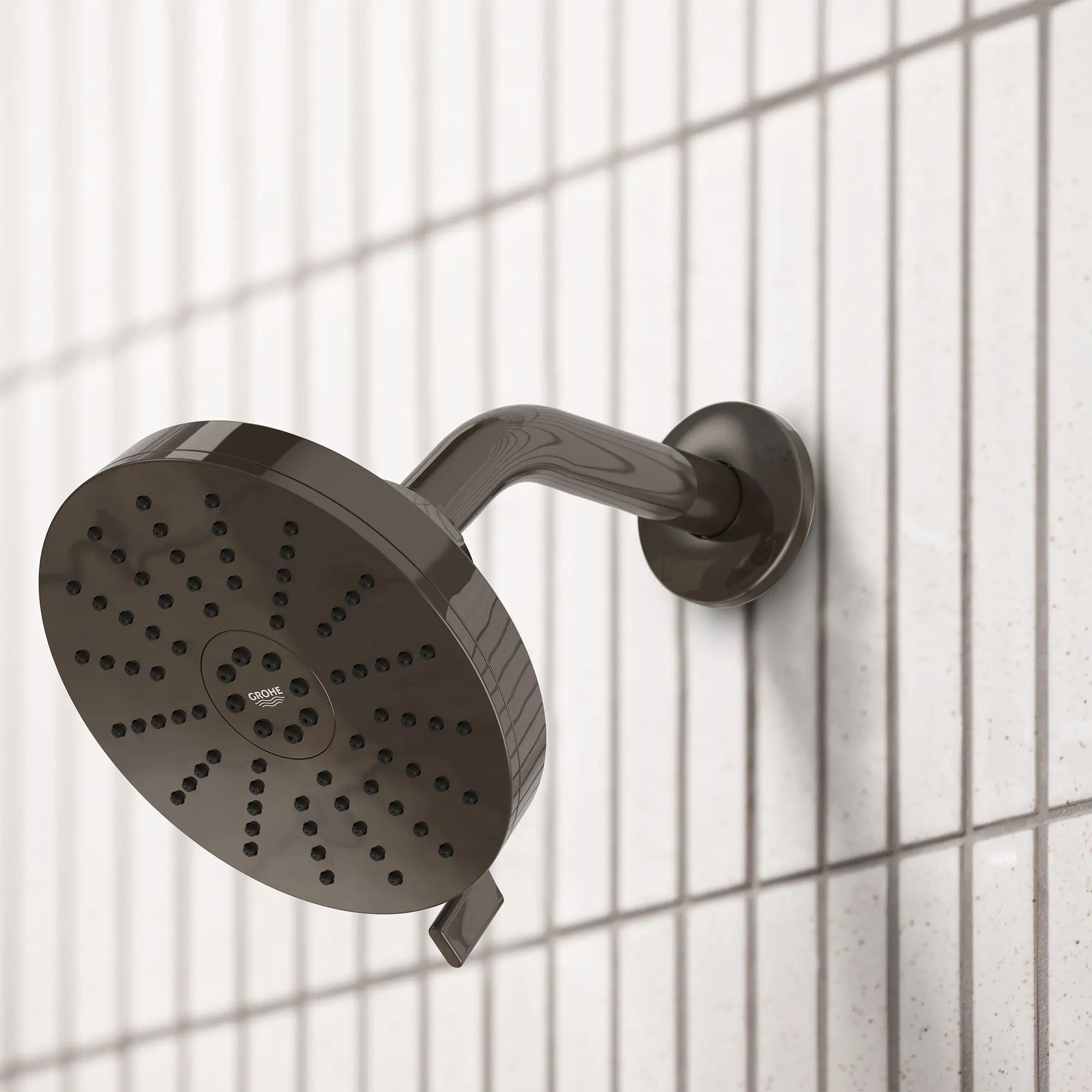 Pomme de douche ronde Euphoria 140 à un seul jet avec Aquabooster, 6,6 L/min (1,75 gal/min) // GRAPHITE DUR // 282682_Aqua_Booster_EnvironmentCloseUp_111716A000_0001_February2026_1_CDNwebp.webp