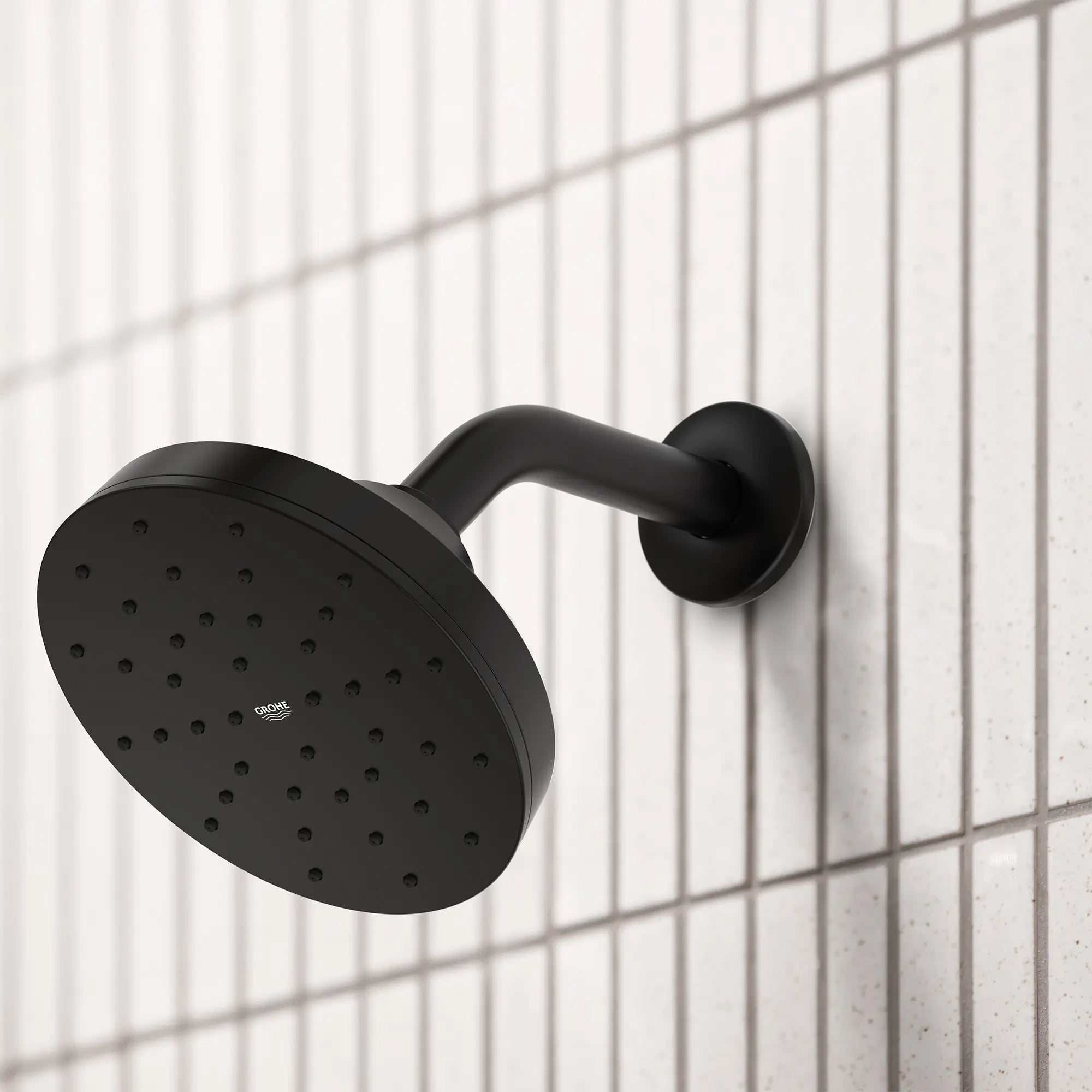 Pomme de douche carrée Euphoria 140 à un seul jet avec Aquabooster, 6,6 L/min (1,75 gal/min) // NOIR MAT // 282693_Aqua_Booster_EnvironmentCloseUp_1117142430_0001_February2026_1_CDNwebp.webp