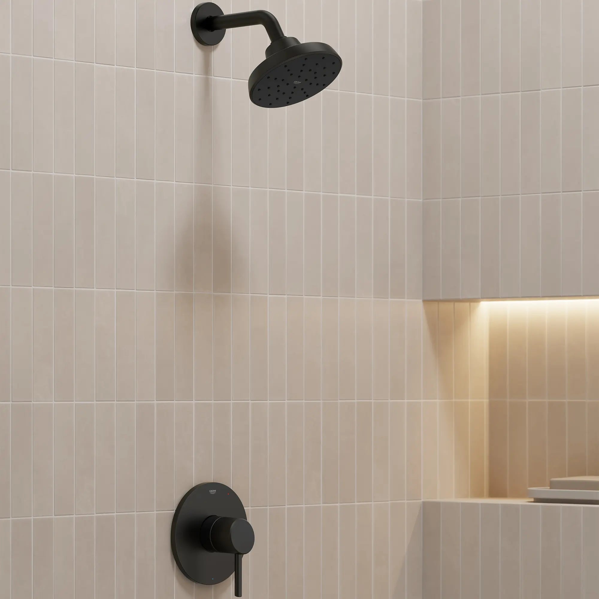 Pomme de douche ronde Tempesta 140 à un seul jet avec Aquabooster, 6,6 L/min (1,75 gal/min) // NOIR MAT // 282697_Aqua_Booster_EnvironmentCloseUp_1117272430_144682430_0001_MARCH2026_1_CDNwebp.webp