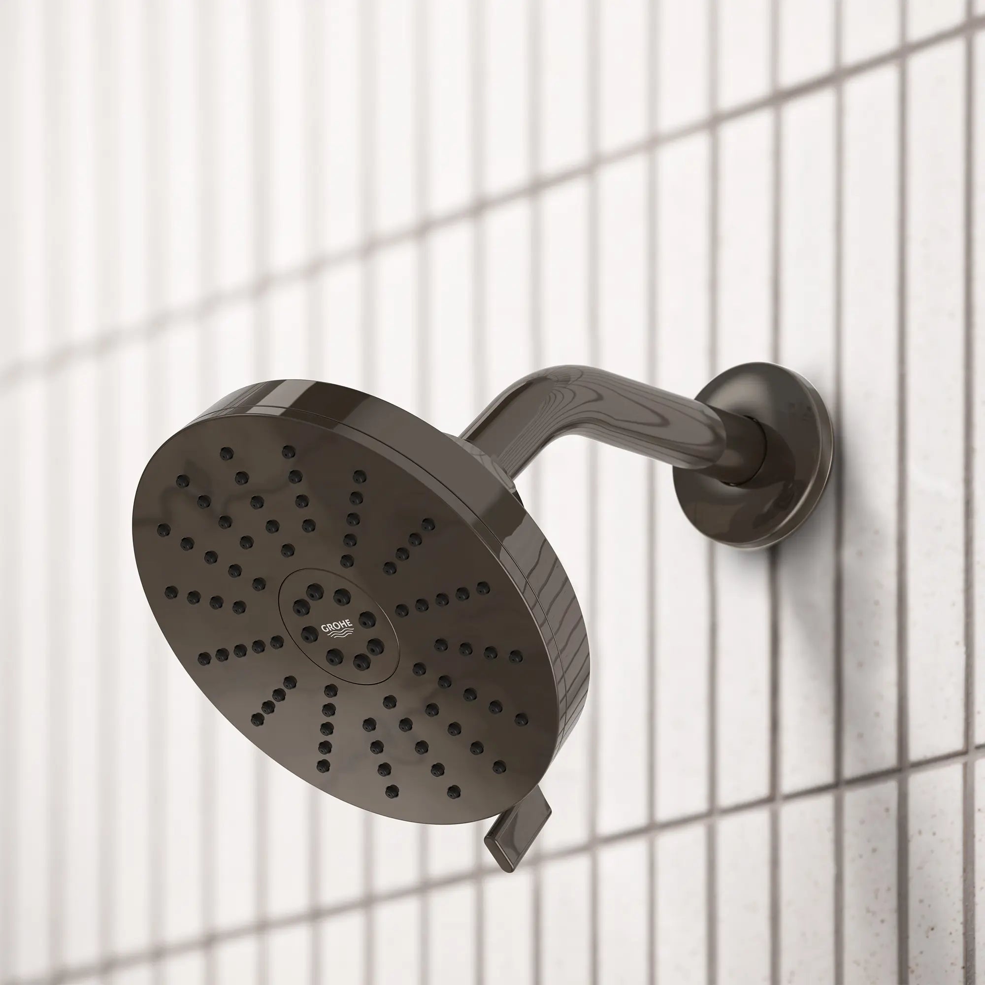 Pomme de douche ronde Euphoria 140 à un seul jet avec Aquabooster, 6,6 L/min (1,75 gal/min) // GRAPHITE DUR // 287492_Aqua_Booster_EnvironmentCloseUp_111716A000_0001_February2026_0_CDNwebp.webp