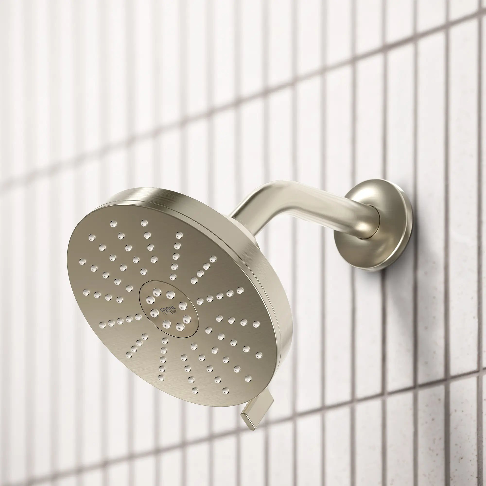Pomme de douche ronde Euphoria 140 à un seul jet avec Aquabooster, 6,6 L/min (1,75 gal/min) // NICKEL BROSSÉ INFINITYFINISH // 287493_Aqua_Booster_EnvironmentCloseUp_111716EN00_0001_February2026_0_CDNwebp.webp