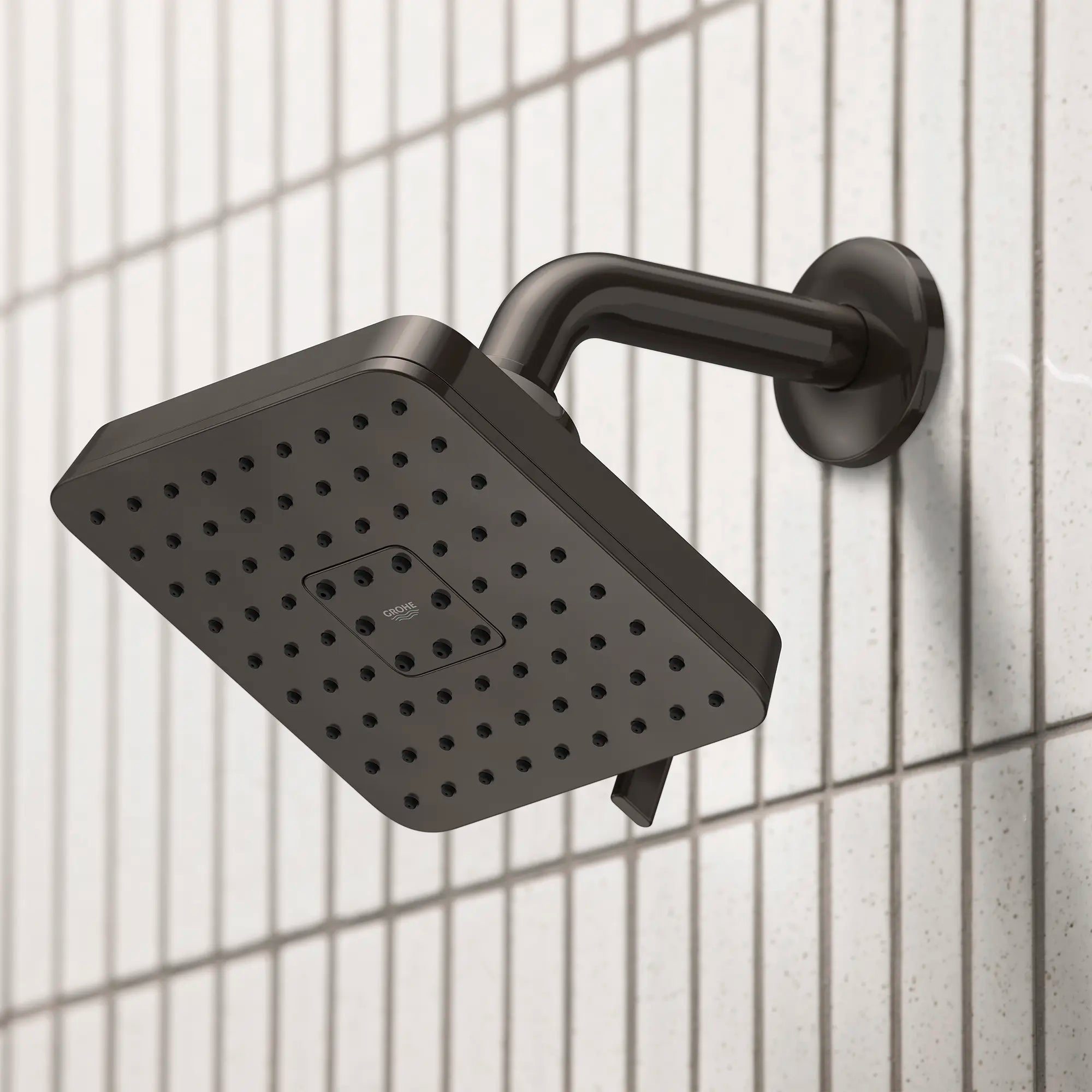 Pomme de douche carrée Euphoria 140 à jets multiples avec Aquabooster, 6,6 L/min (1,75 gal/min) // GRAPHITE DUR // 287501_Aqua_Booster_EnvironmentCloseUp_111721A000_0001_MARCH2026_0_CDNwebp.webp