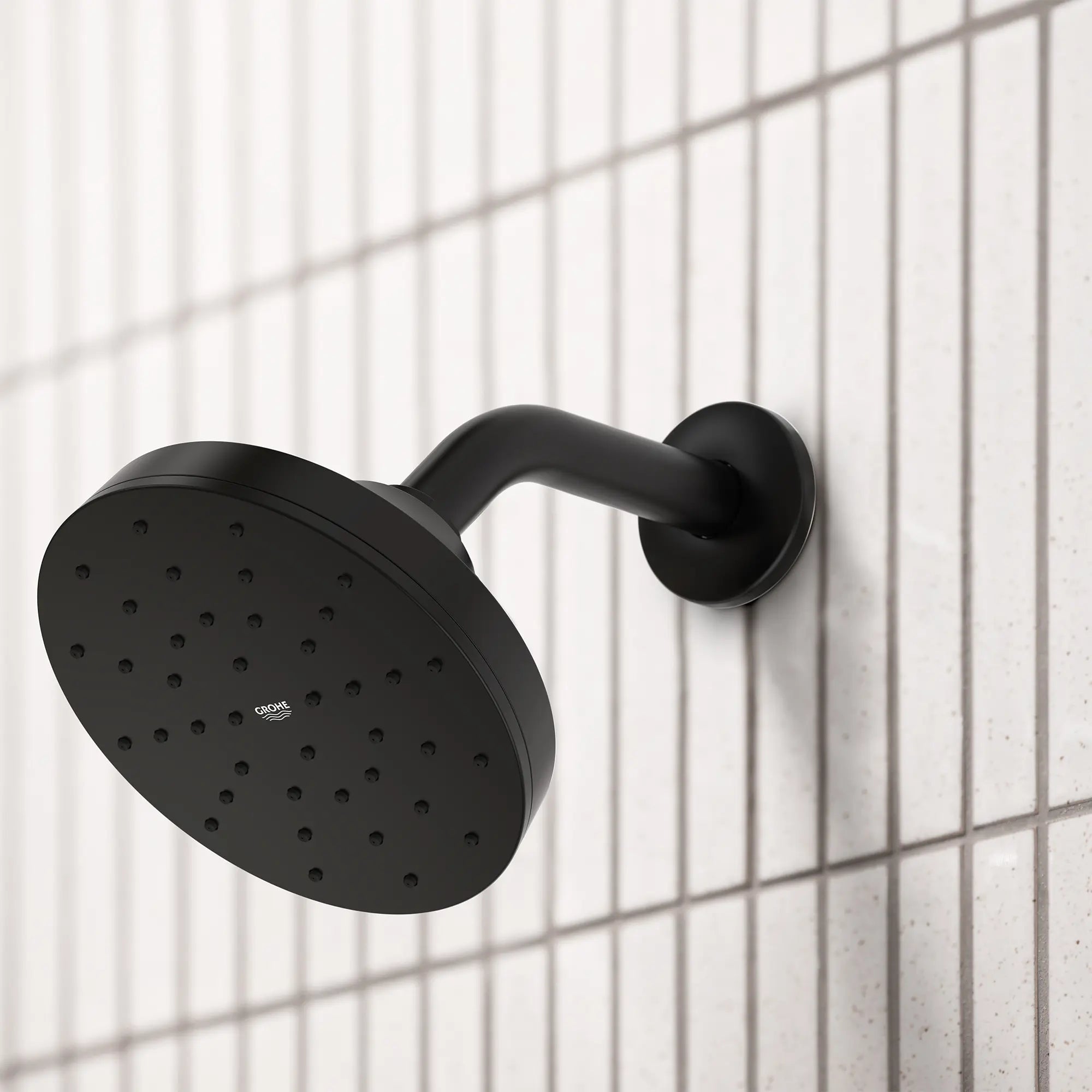 Pomme de douche carrée Euphoria 140 à un seul jet avec Aquabooster, 6,6 L/min (1,75 gal/min) // NOIR MAT // 287510_Aqua_Booster_EnvironmentCloseUp_1117142430_0001_February2026_0_CDNwebp.webp