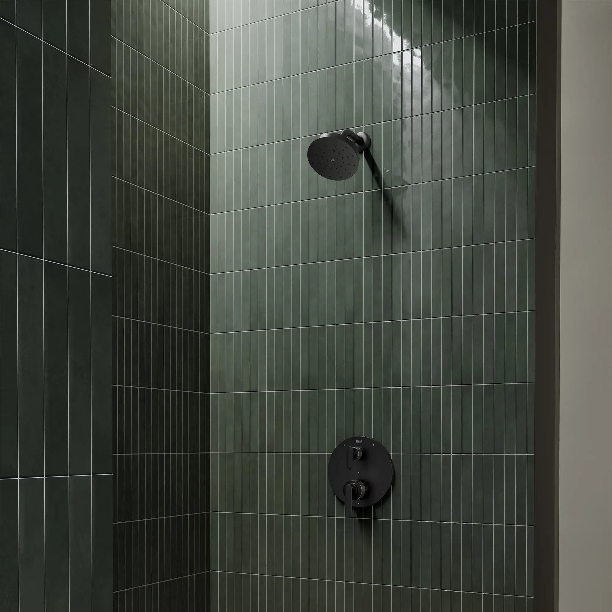 Pomme de douche carrée Euphoria 140 à un seul jet avec Aquabooster, 6,6 L/min (1,75 gal/min) // NOIR MAT // 287512_Aqua_Booster_EnvironmentCloseUp_1117142430_1062352430_0001_MARCH2026_0_CDNwebp.webp