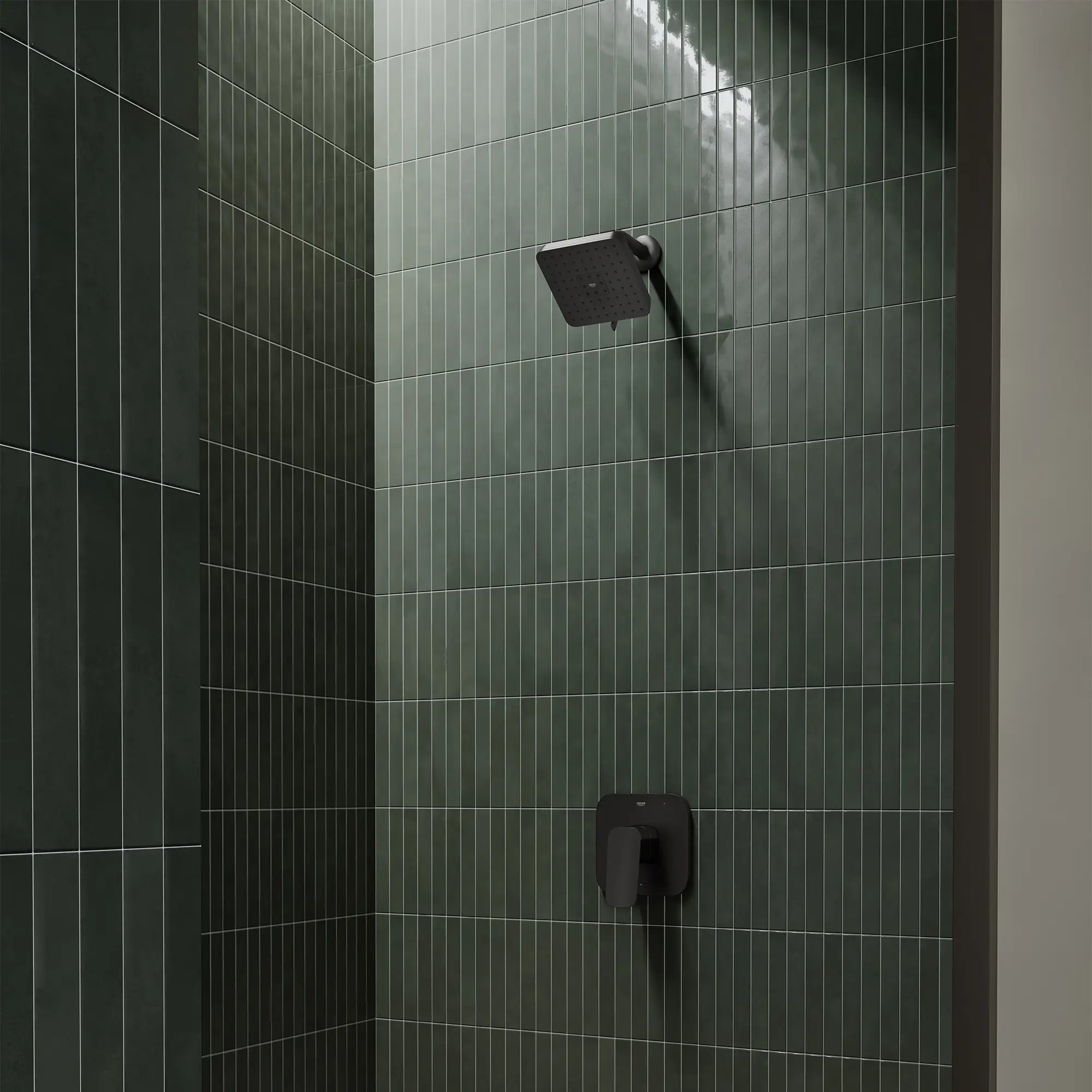 Pomme de douche carrée Euphoria 140 à jets multiples avec Aquabooster, 6,6 L/min (1,75 gal/min) // NOIR MAT // 287519_Aqua_Booster_EnvironmentCloseUp_1117212430_1019282430_0001_MARCH2026_0_CDNwebp.webp