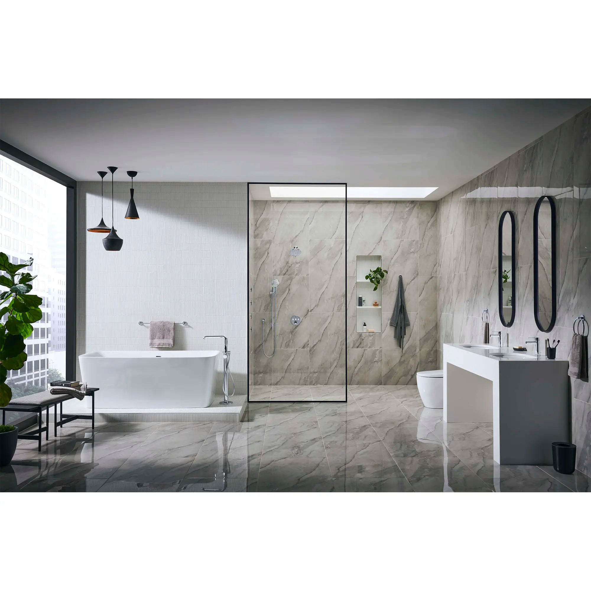 Robinet de baignoire autoportant à poignée simple avec douchette à 6,6 L/min (1,75 gpm) // CHROME STARLIGHT GROHE // 49462_2349100A_D12536014.415_26789000_27412000_26603000_26545000_29138000_26744000_40386000_23592000_39673000_40365000_0_CDNwebp.webp