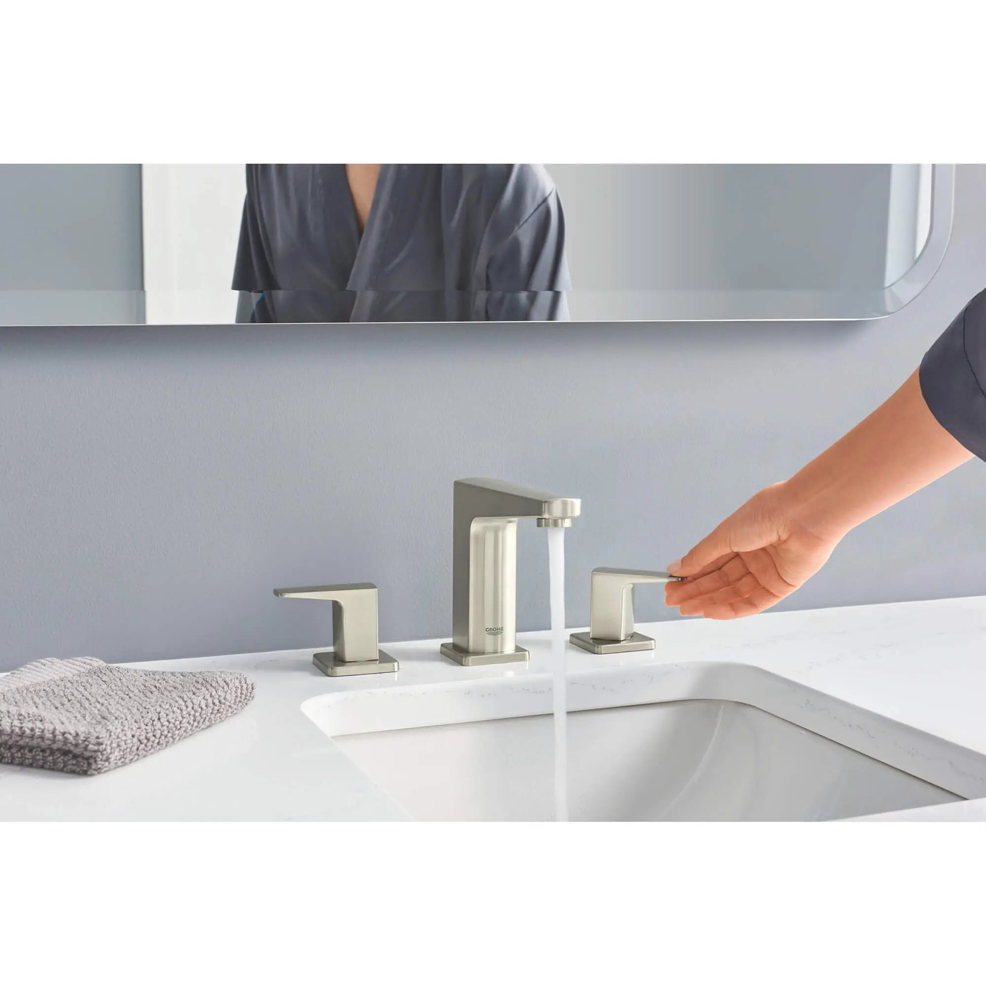 Tallin Robinet éspace // NICKEL BROSSÉ INFINITYFINISH // 606_20583en0-8-inch-widespread-two-handle-bathroom-faucet-enviro-3_0_CDNwebp.webp